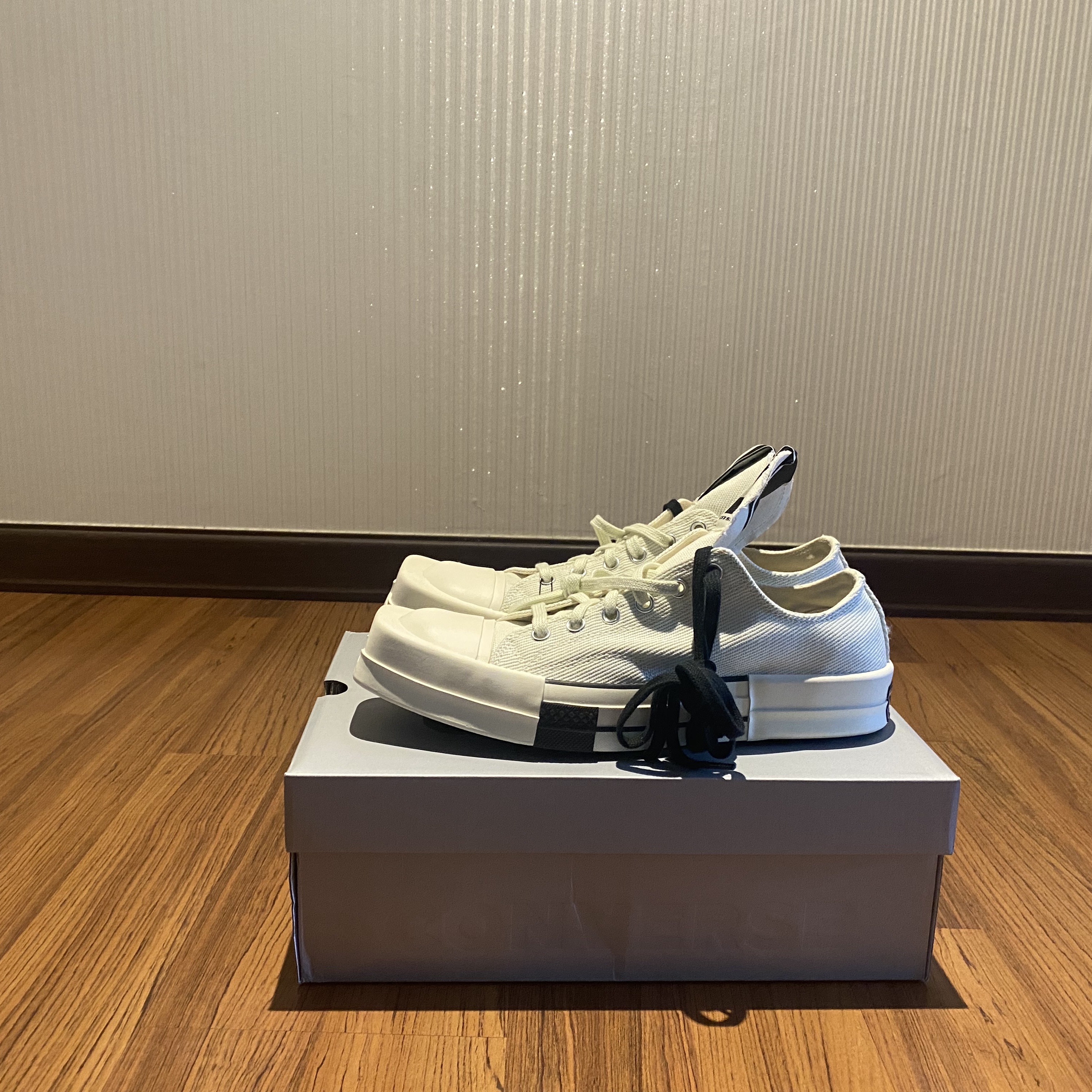 Converse x Drkshdw Turbodrk Chuck 70 Ox Lilly White 착용 스타일 - 1
