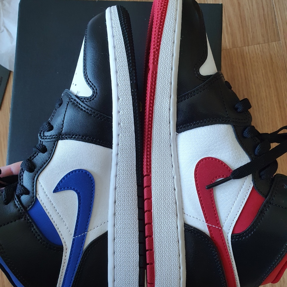 (GS) Jordan 1 Mid Racer Blue, (GS) Jordan 1 Mid Gym Red Black White 착용 스타일