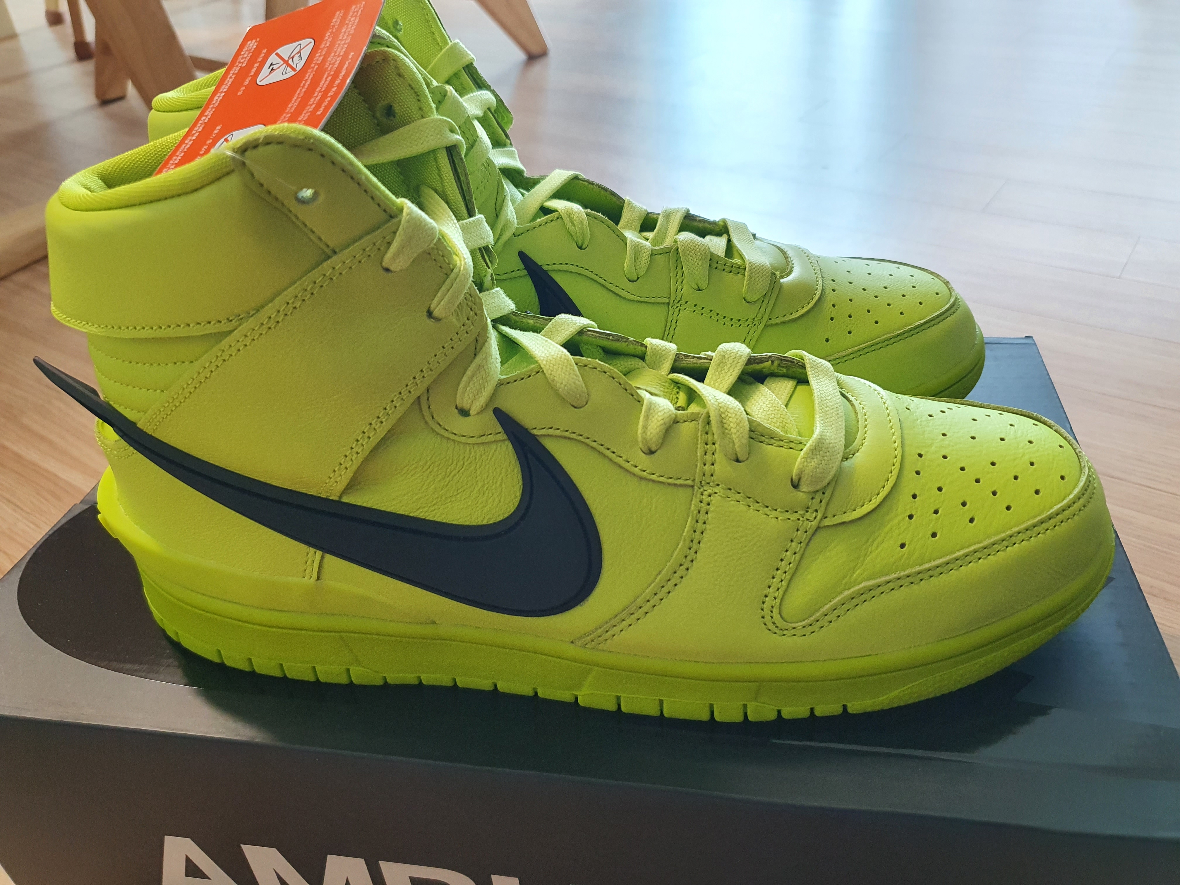 Nike x Ambush Dunk High Flash Lime 착용 스타일 - 3