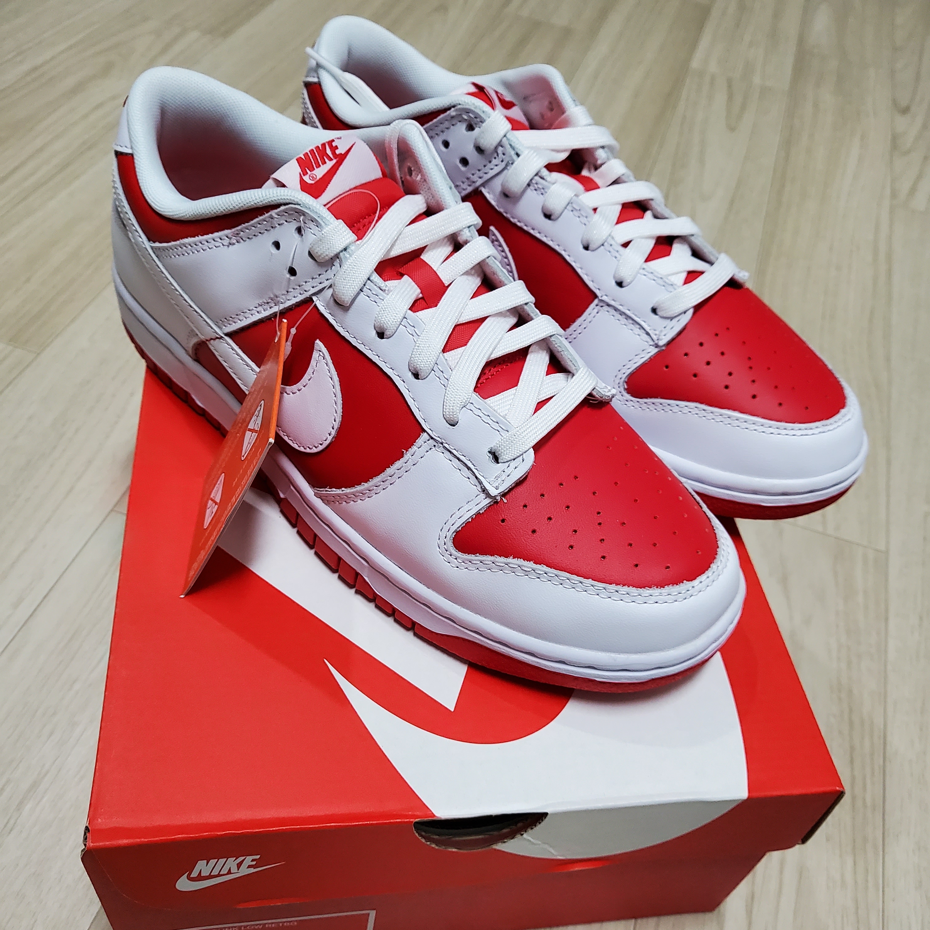 Nike Dunk Low Retro Championship Red 착용 스타일