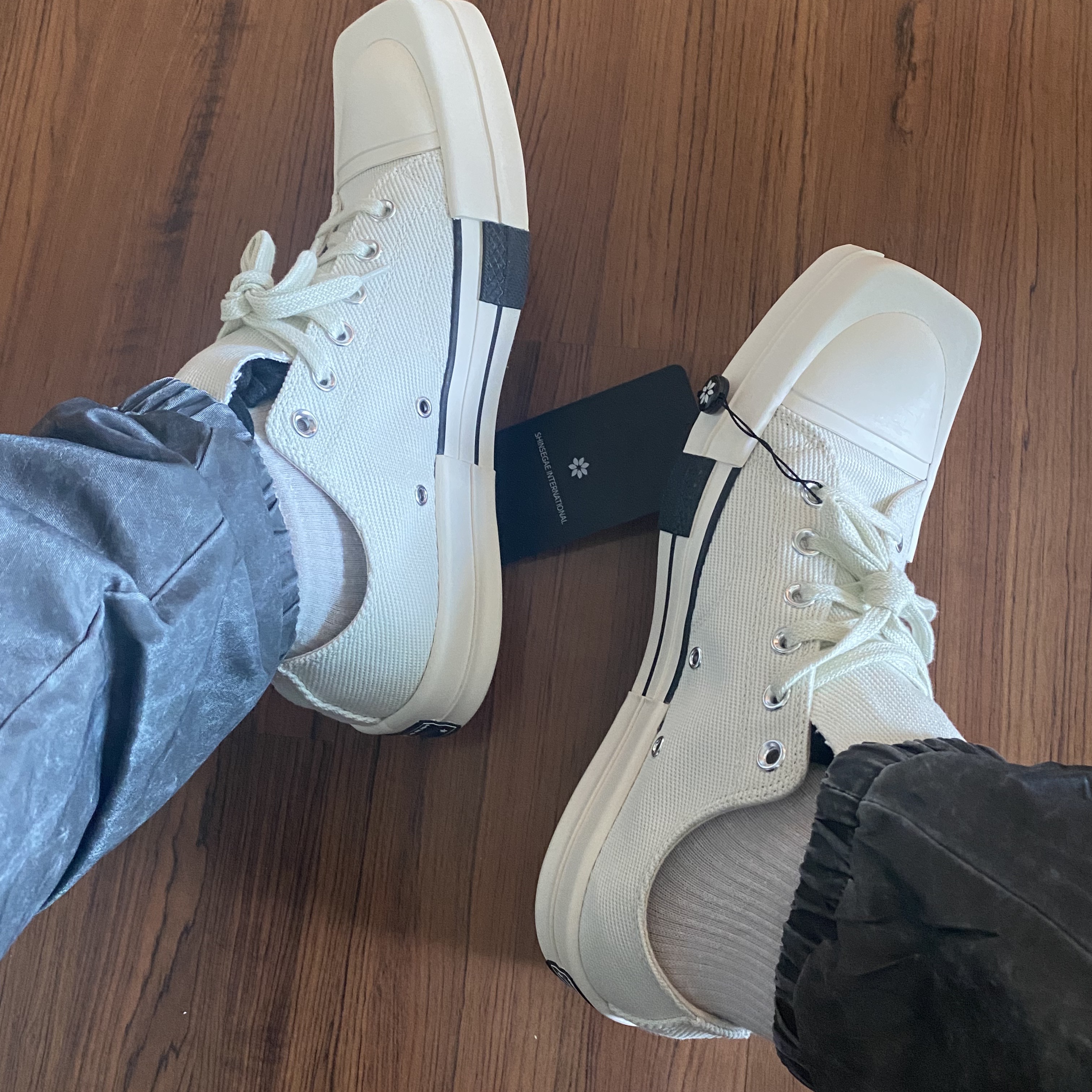 Converse x Drkshdw Turbodrk Chuck 70 Ox Lilly White 착용 스타일 - 3