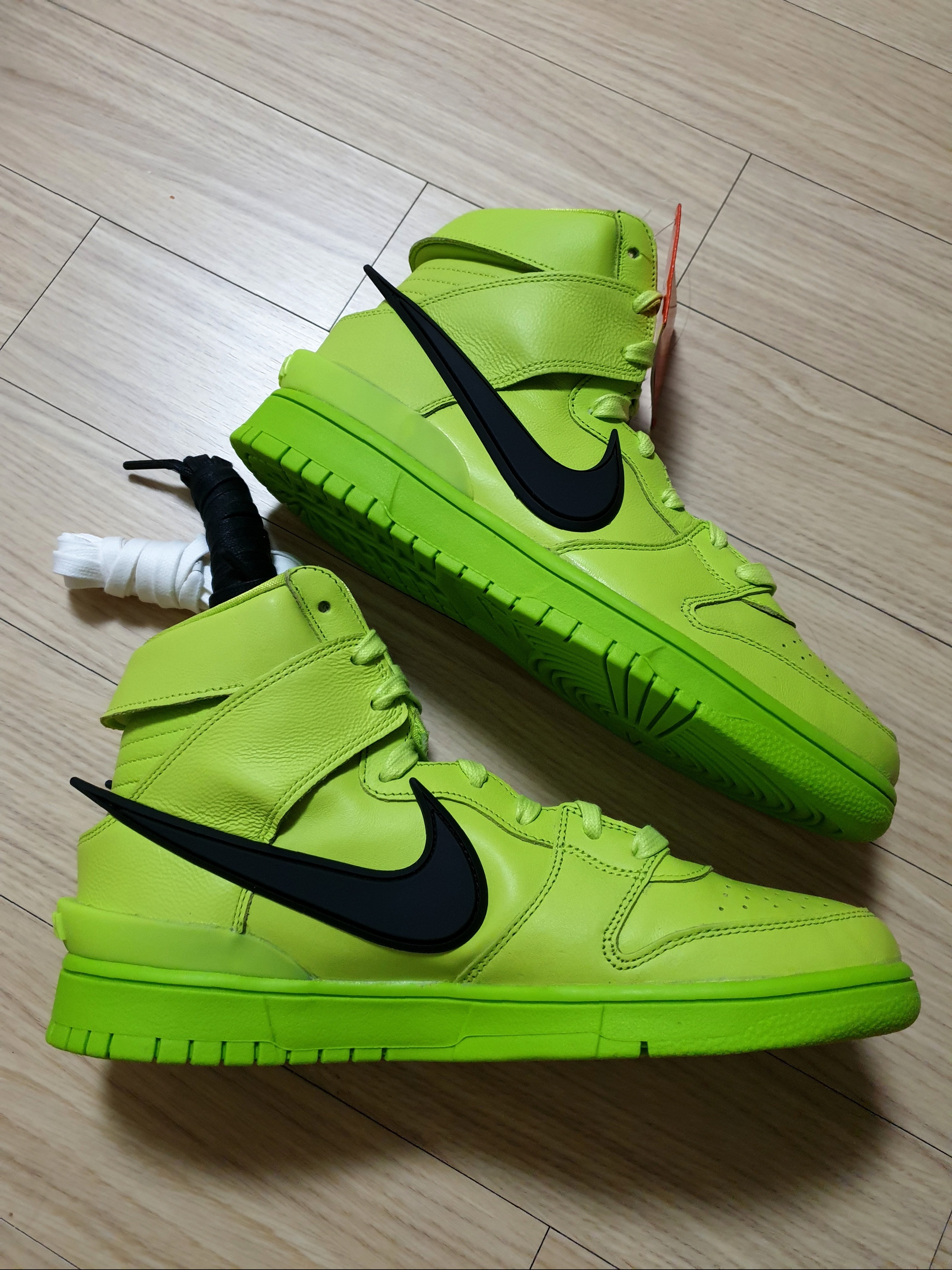 Nike x Ambush Dunk High Flash Lime 착용 스타일