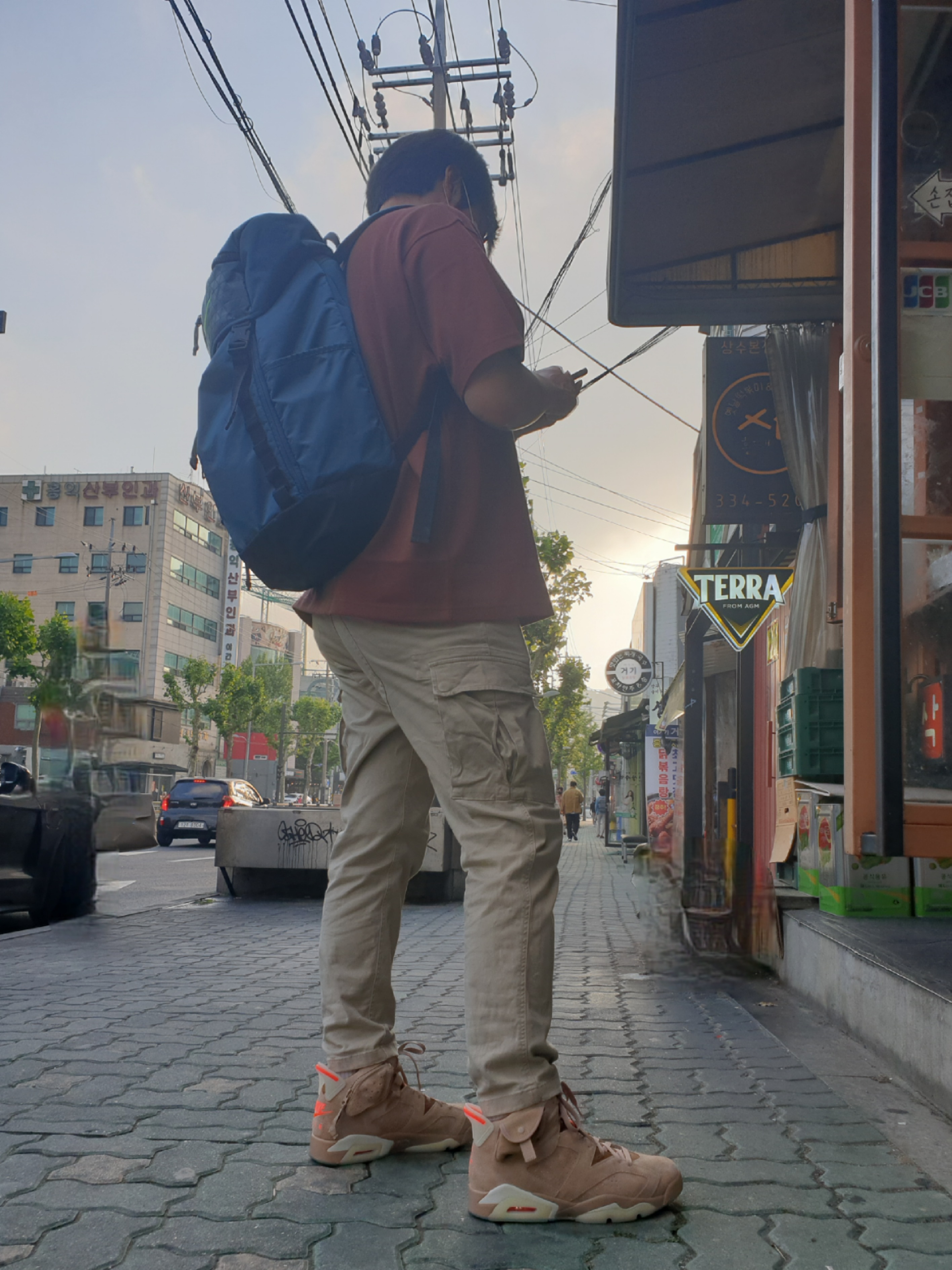Jordan 6 x Travis Scott Retro SP British Khaki 착용 스타일