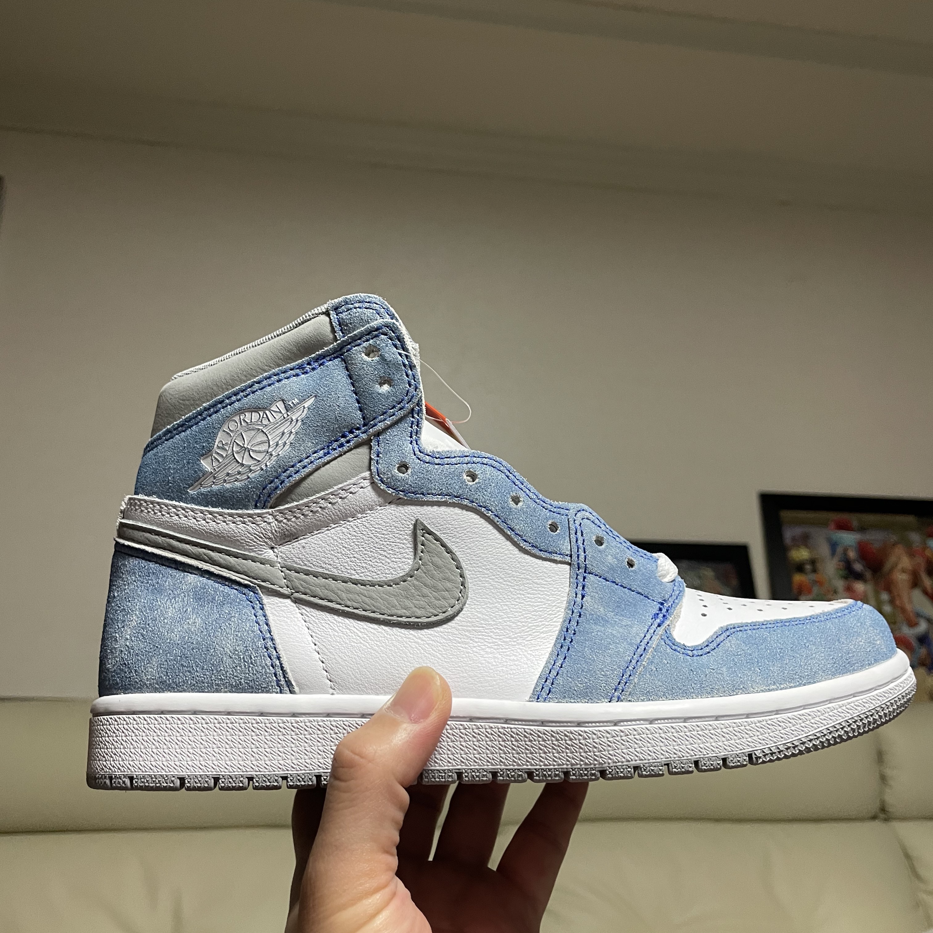 Jordan 1 Retro High OG Hyper Royal 착용 스타일 - 2
