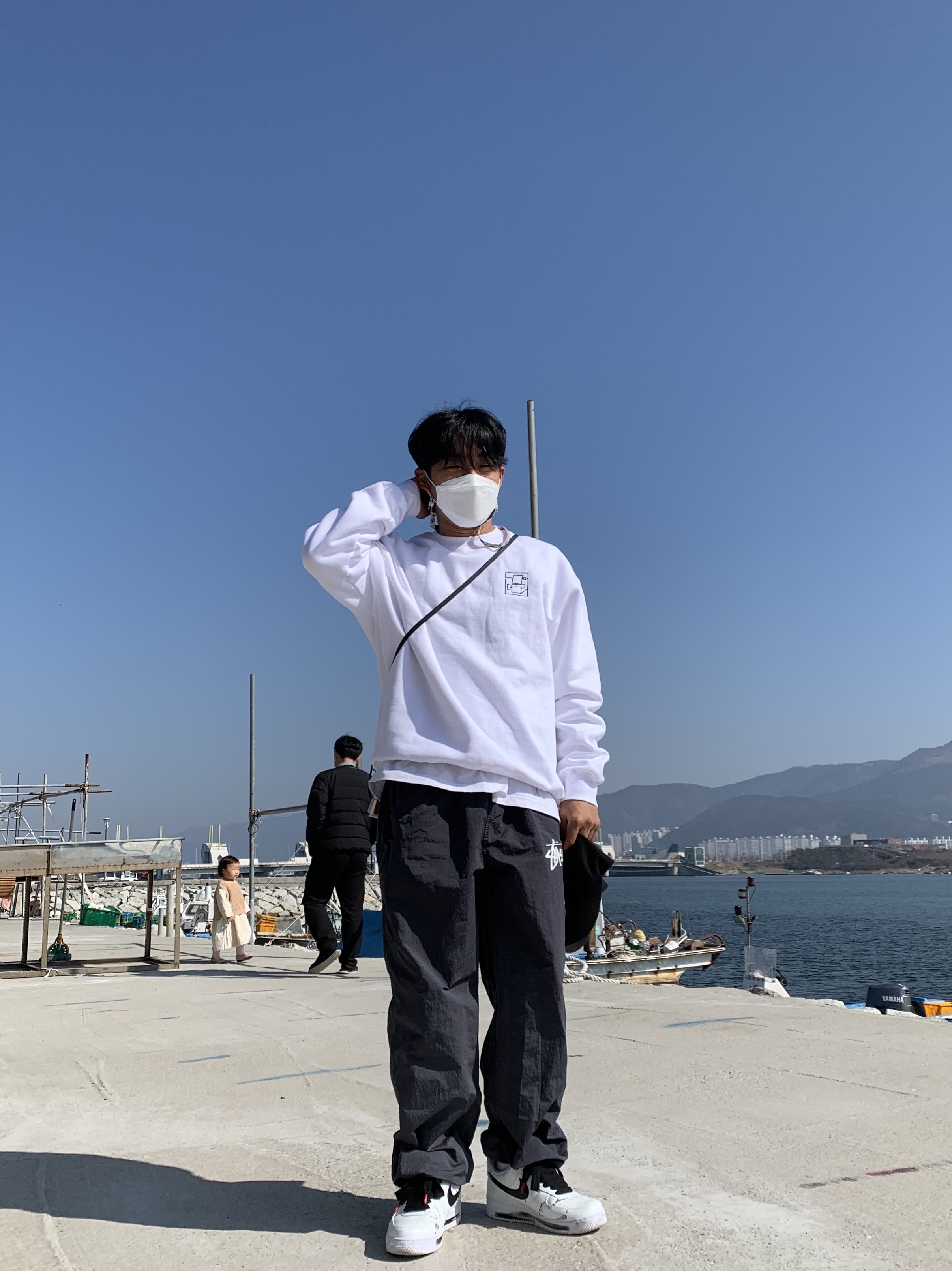 Nike x Stussy Beach Pants Off Noir, Nike x Peaceminusone Air Force 1 Low Para-Noise 2.0 착용 스타일 - 1