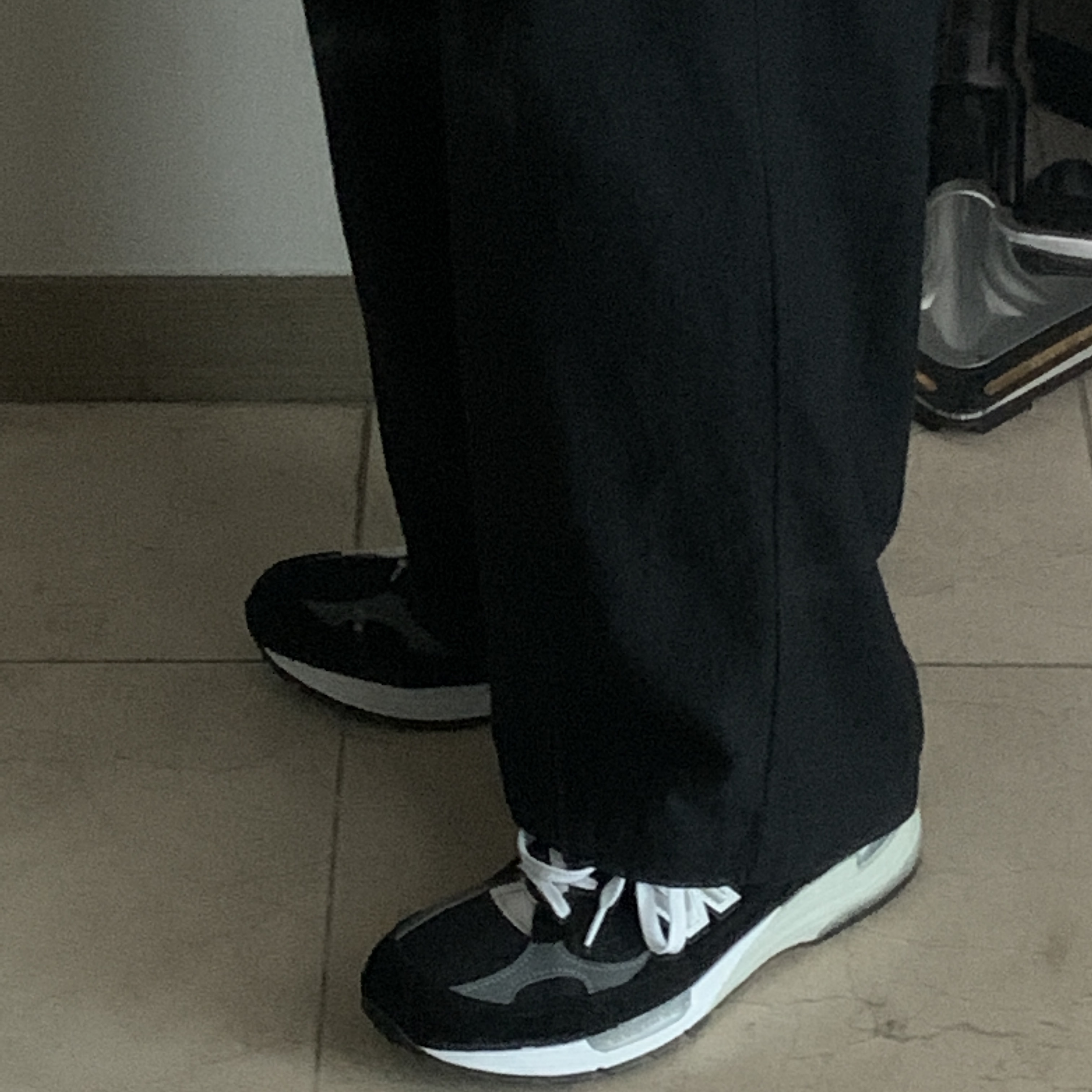 New Balance 992 Made in USA Black Grey 착용 스타일 - 2