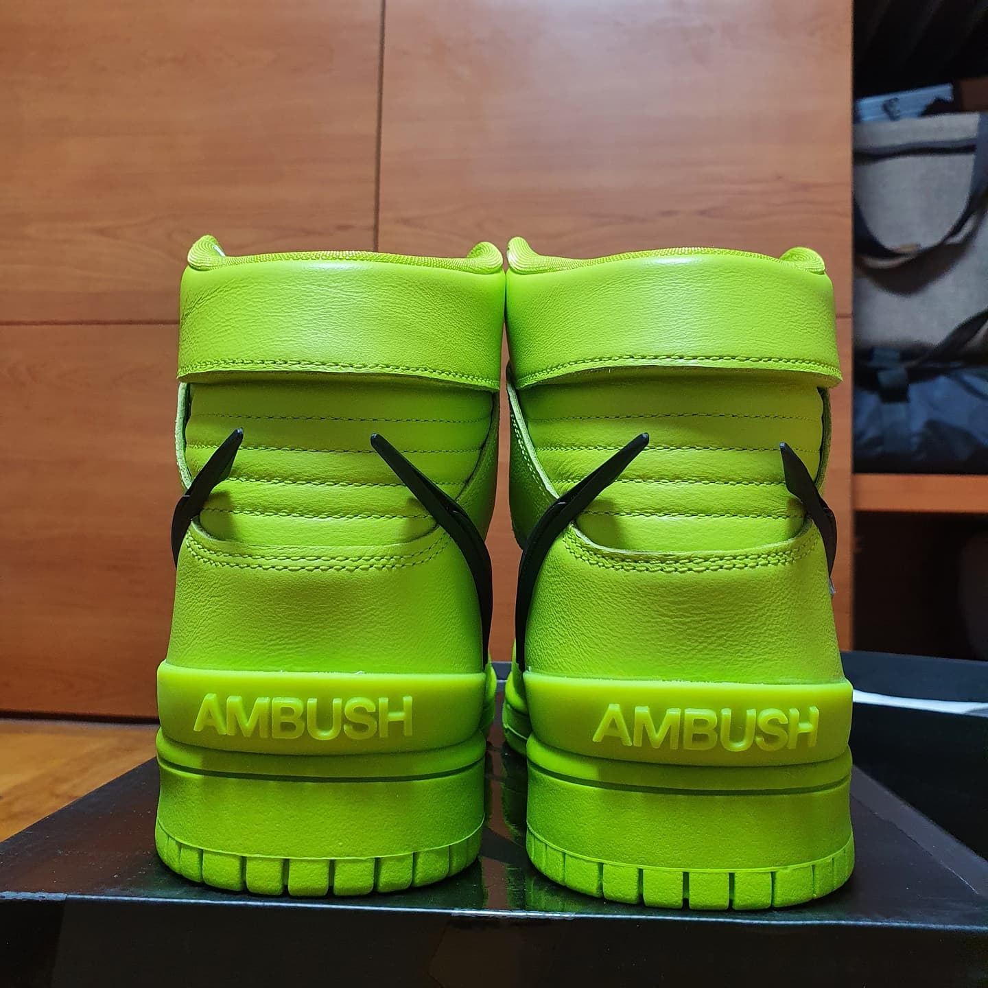 Nike x Ambush Dunk High Flash Lime 착용 스타일 - 4