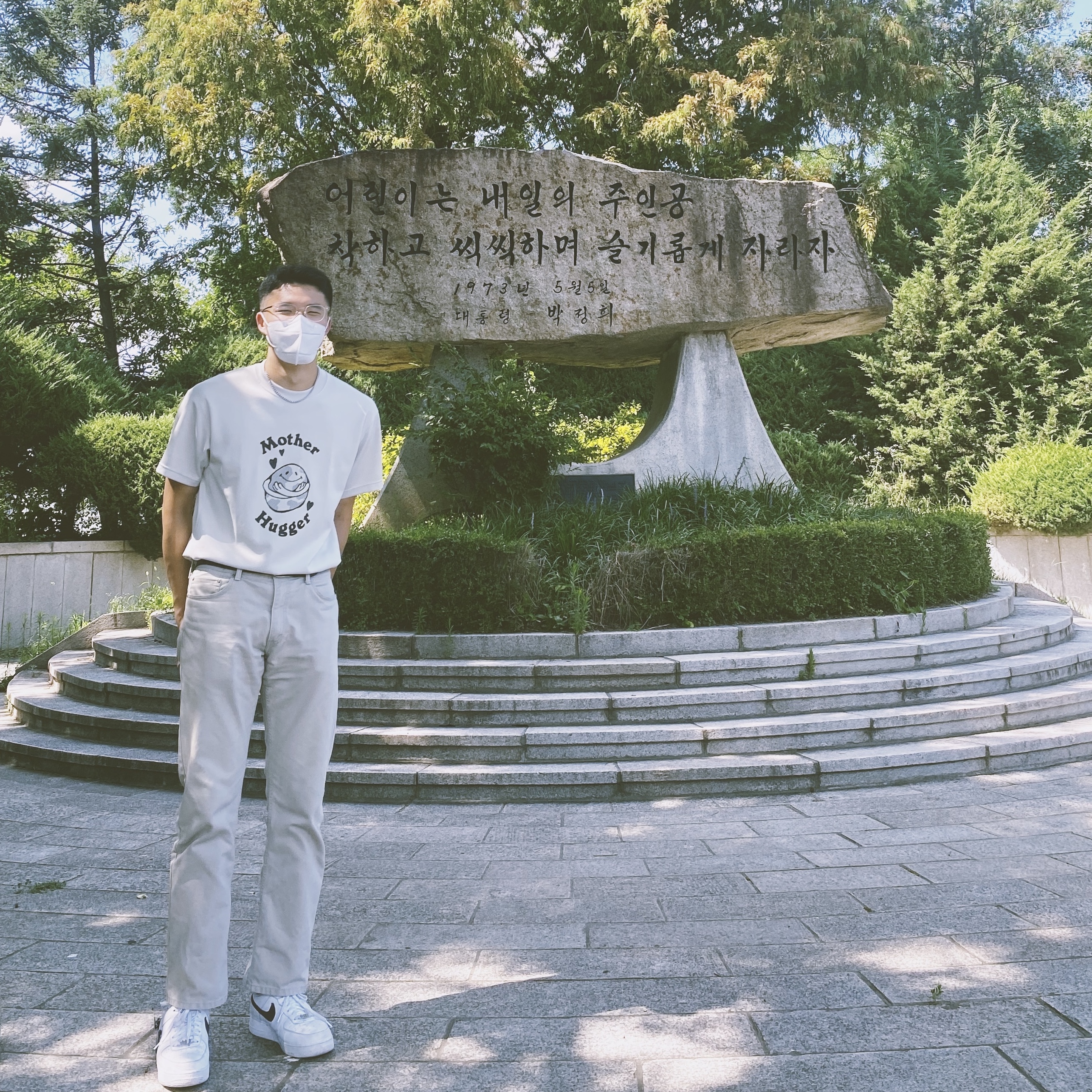 Nike NRG ACG Mother Hugger T-Shirt Light Bone, Nike Air Force 1 Low White Zipper 착용 스타일