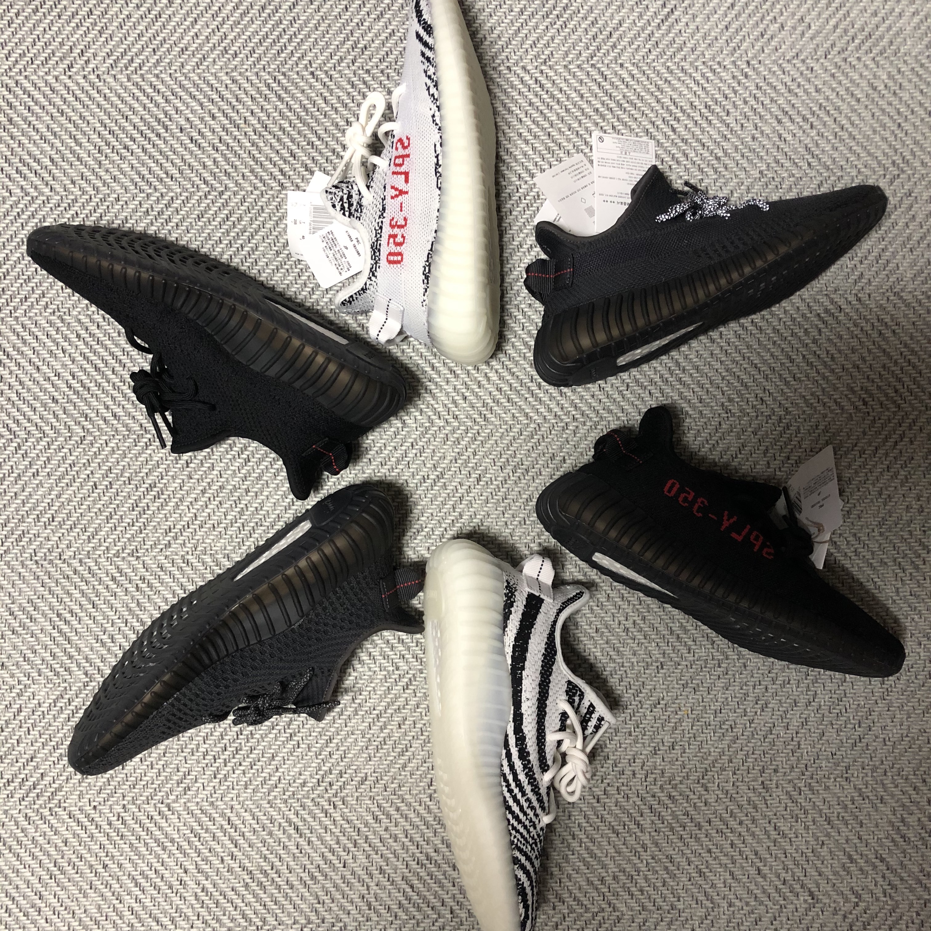 Adidas Yeezy Boost 350 V2 Black Red 2020, Adidas Yeezy Boost 350 V2 Zebra 2017/2019/2020 착용 스타일 - 3