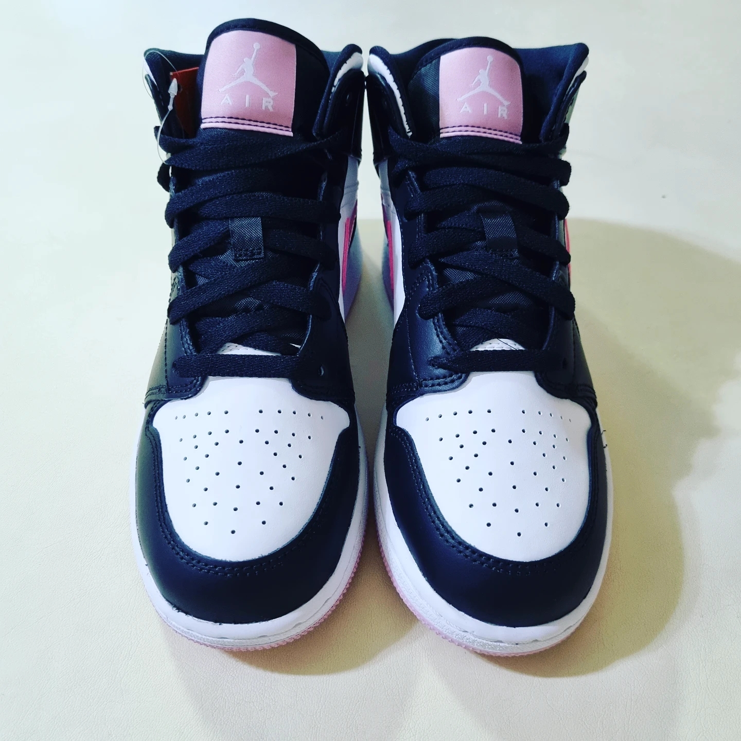 (GS) Jordan 1 Mid Light Arctic Pink 착용 스타일 - 2