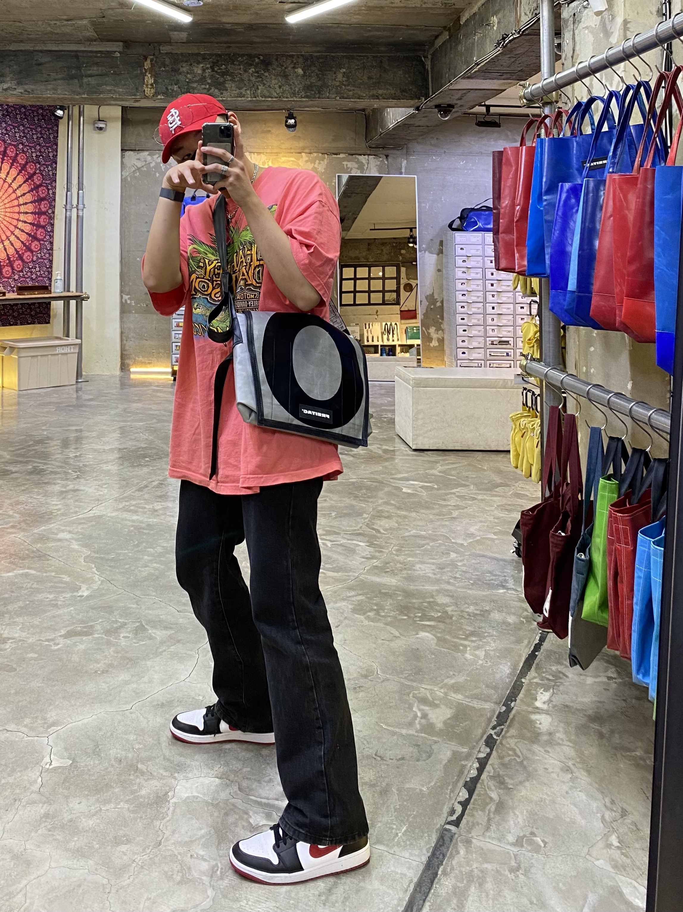 Jordan 1 Mid Gym Red Black White 착용 스타일