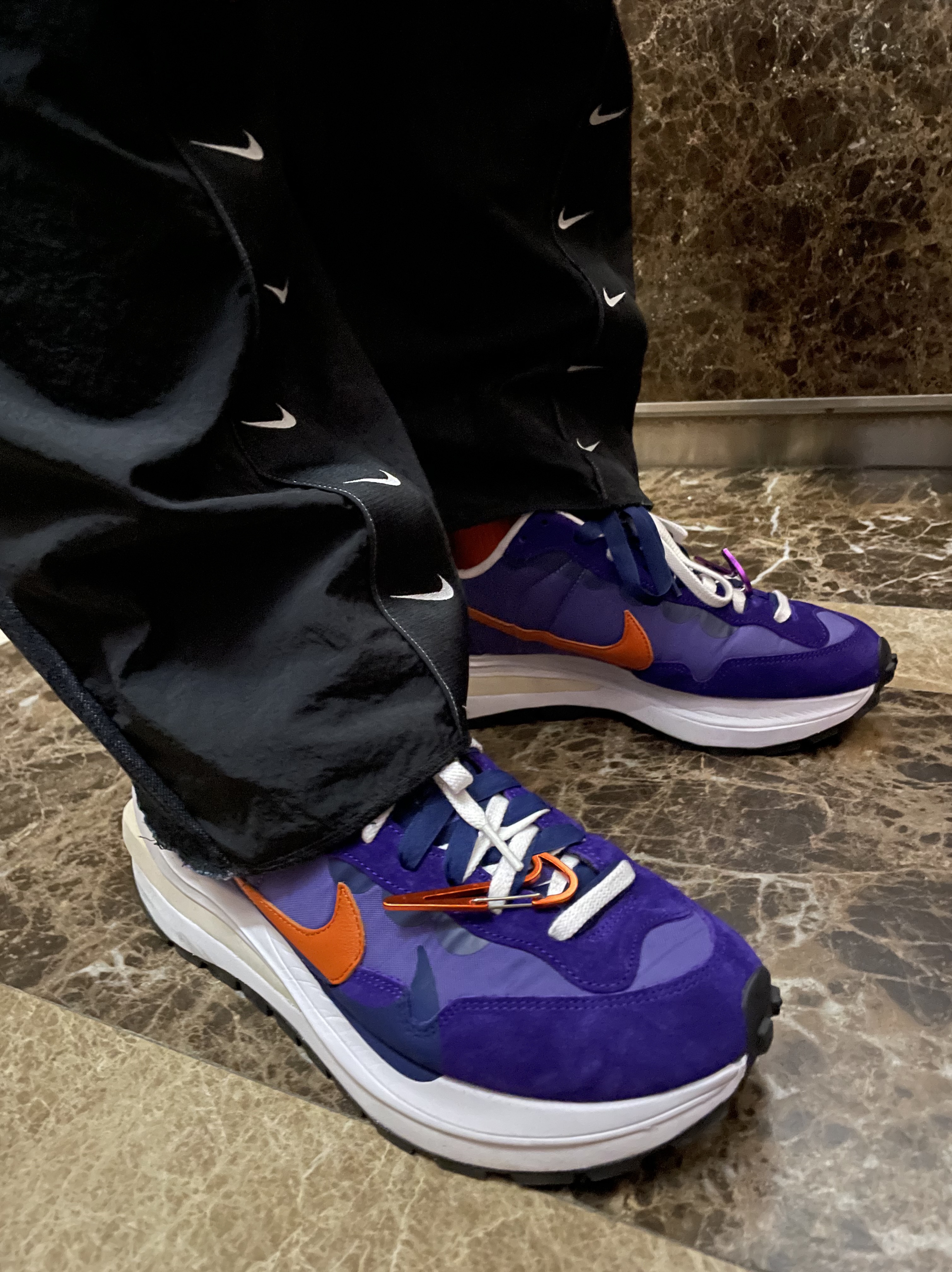 Nike x Sacai VaporWaffle Dark Iris 착용 스타일