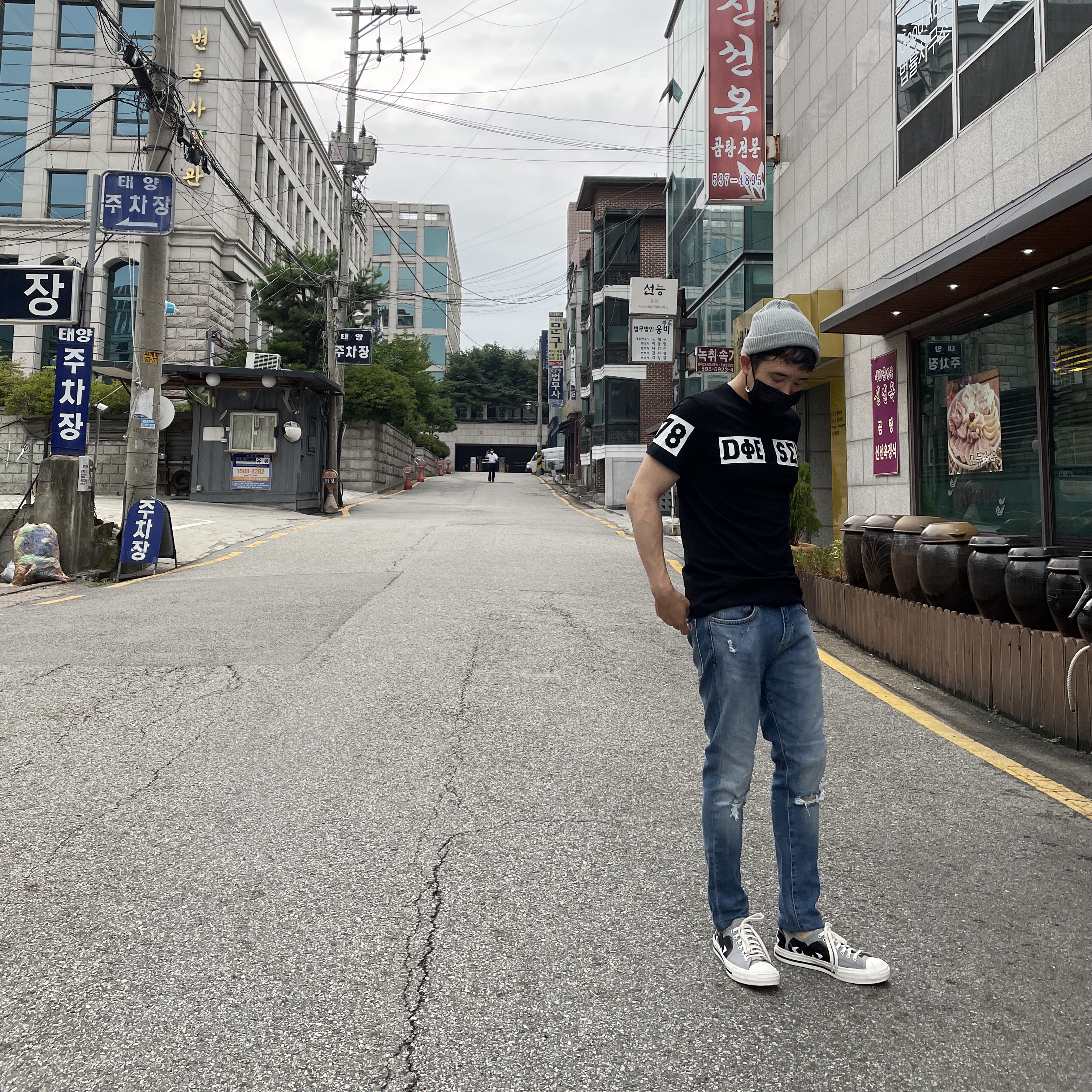 Converse x Play Comme des Garcons Chuck 70 Ox Steel Gray 착용 스타일 - 1