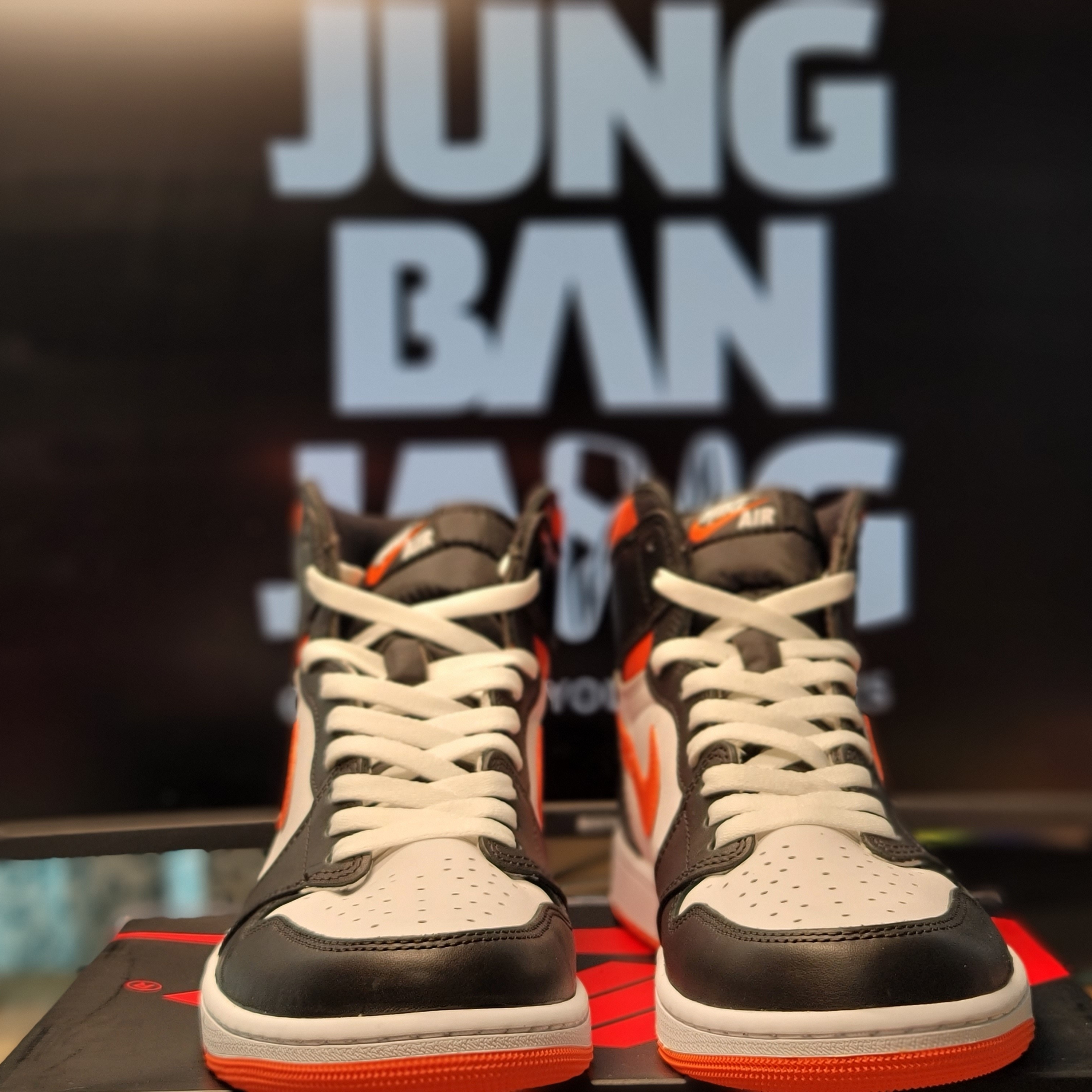 Jordan 1 Retro High OG Electro Orange 착용 스타일 - 4
