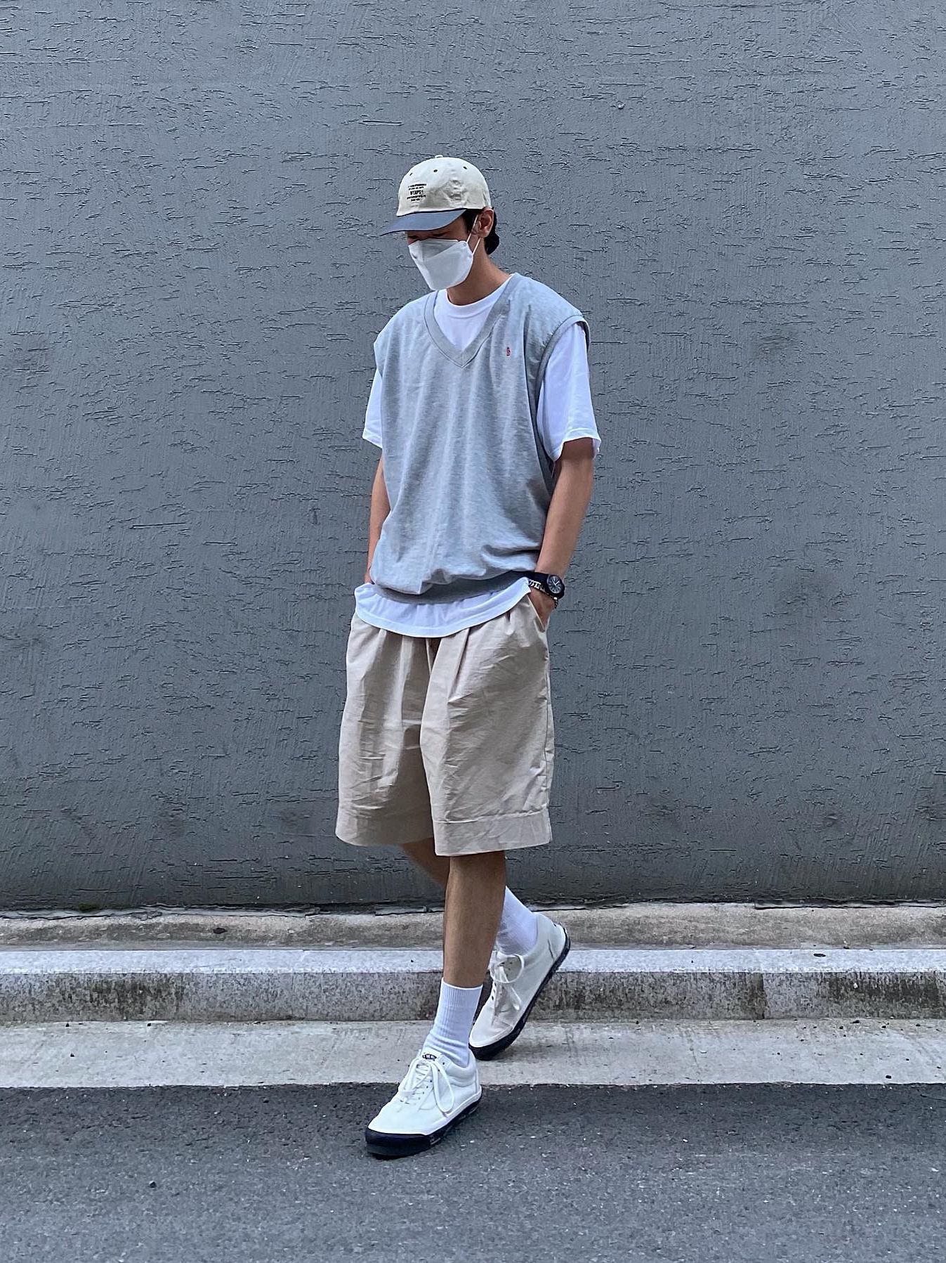 Vans Vault x WTAPS Old Skool LX White Black 착용 스타일 - 2