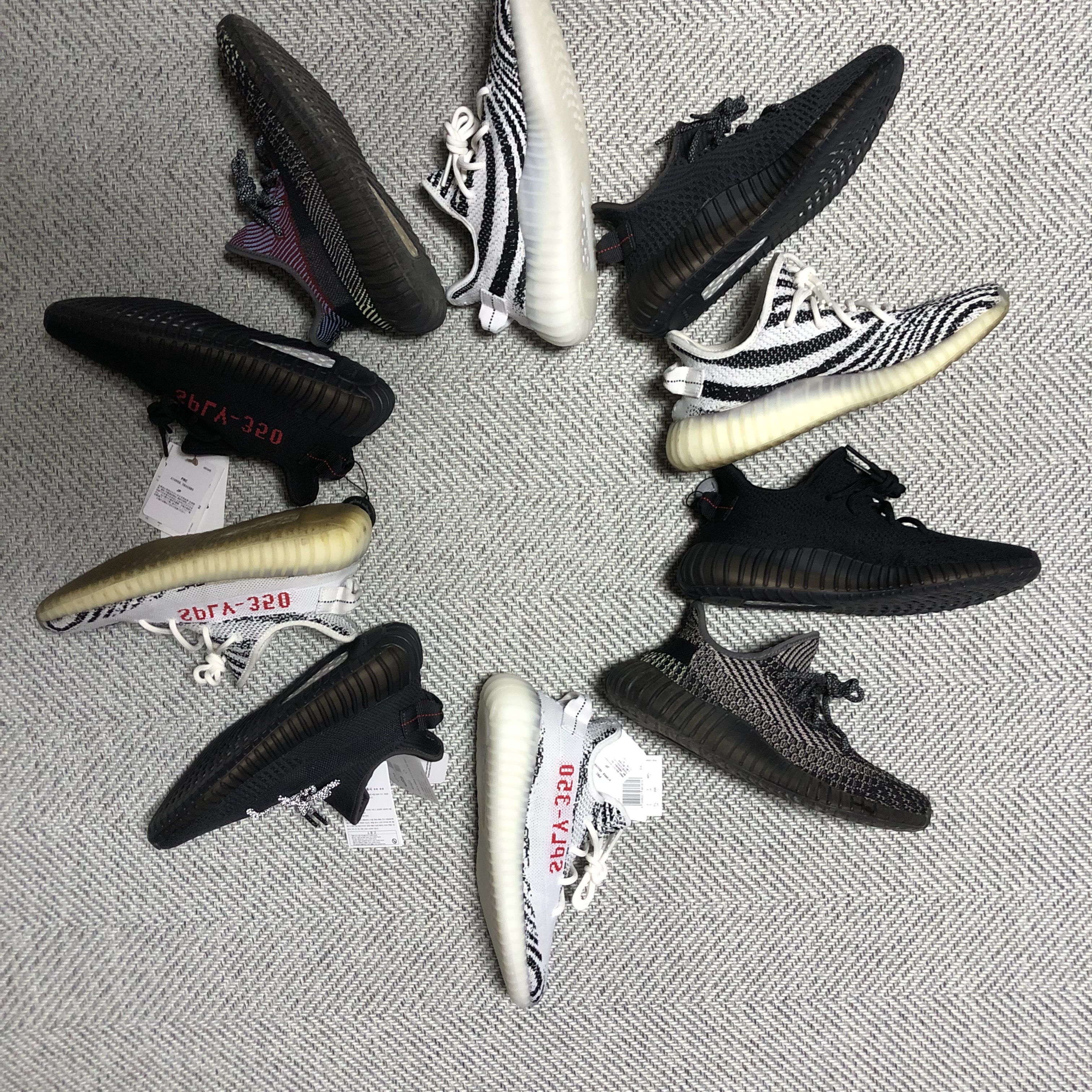 Adidas Yeezy Boost 350 V2 Black Red 2020, Adidas Yeezy Boost 350 V2 Zebra 2017/2019/2020 착용 스타일 - 1