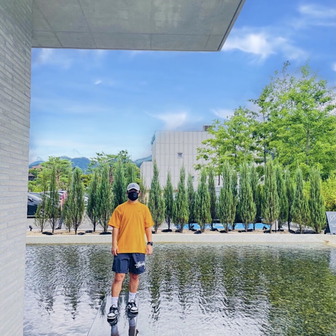 Nike x Kim Jones Oversized T-Shirt Circuit Orange - Asia, Nike x Stussy Water Shorts Off Noir 착용 스타일 - 1