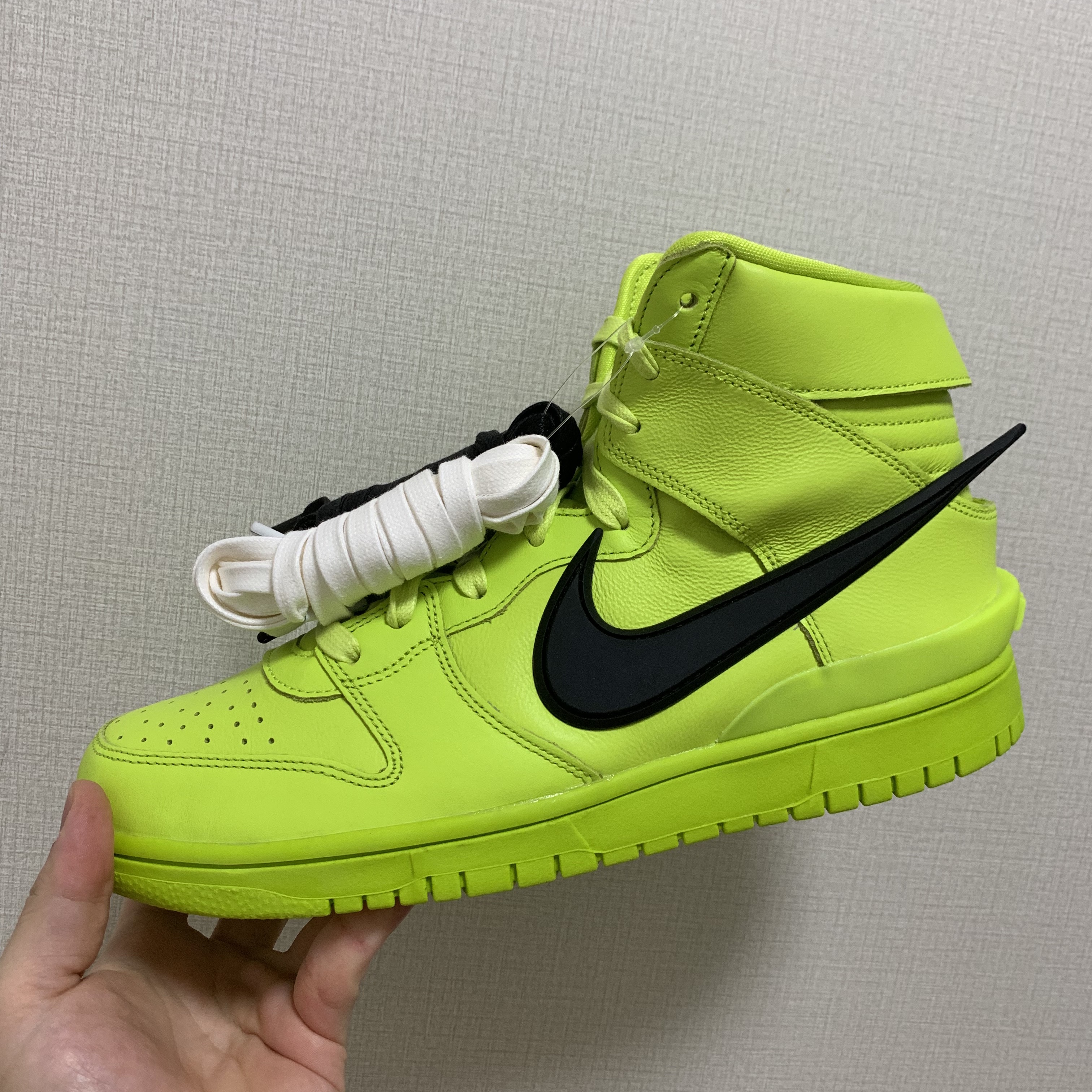 Nike x Ambush Dunk High Flash Lime 착용 스타일 - 1
