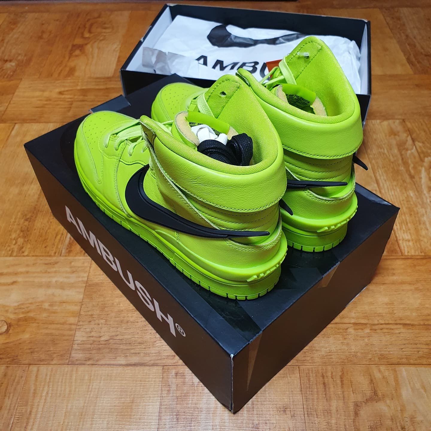 Nike x Ambush Dunk High Flash Lime 착용 스타일 - 2