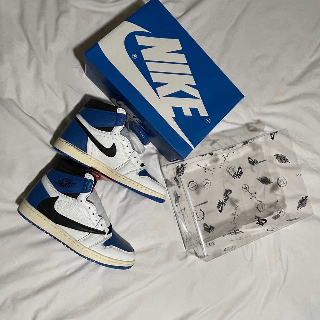 Jordan 1 x Travis Scott x Fragment Retro High OG SP Military Blue 착용 스타일 - 1