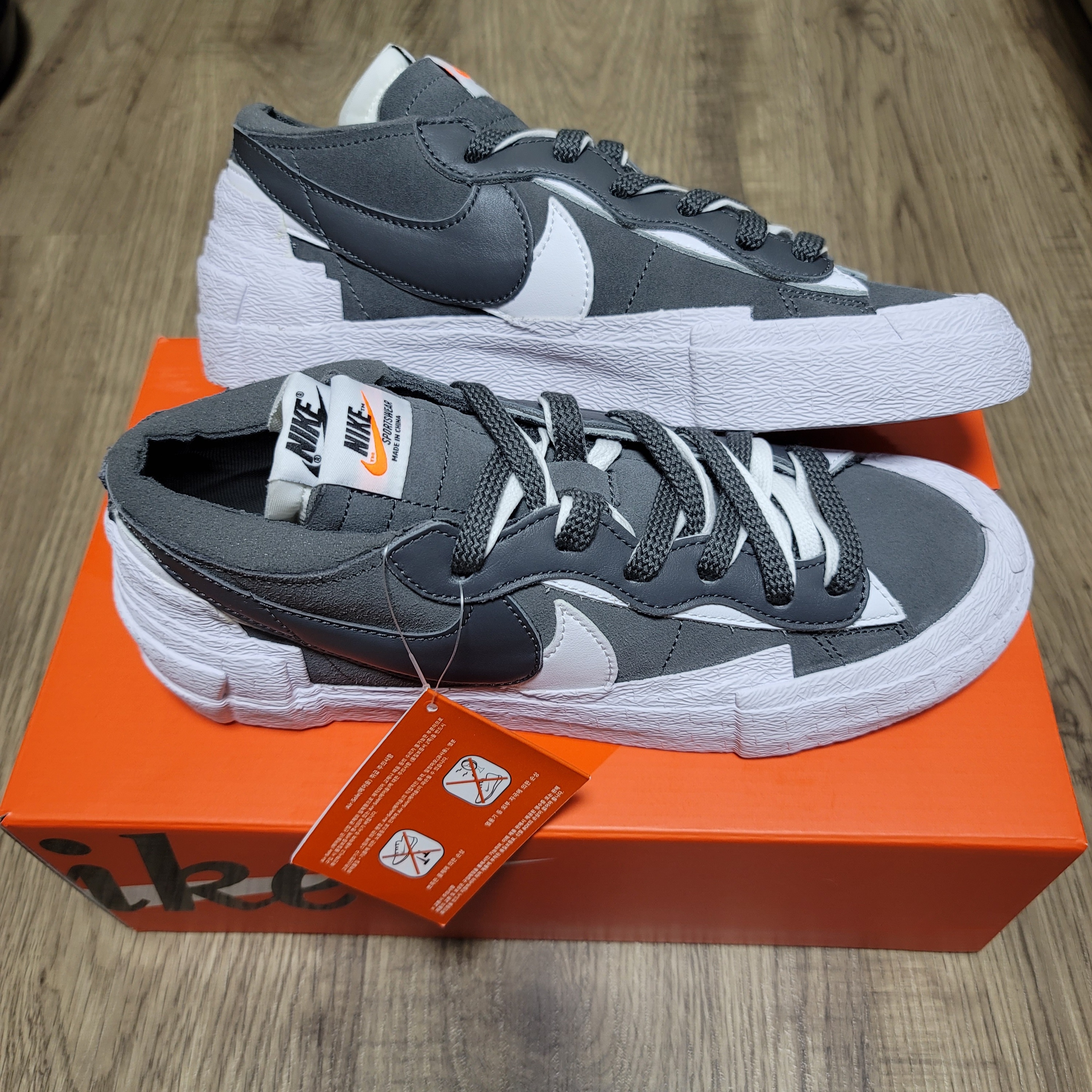 Nike x Sacai Blazer Low Iron Grey 착용 스타일 - 2