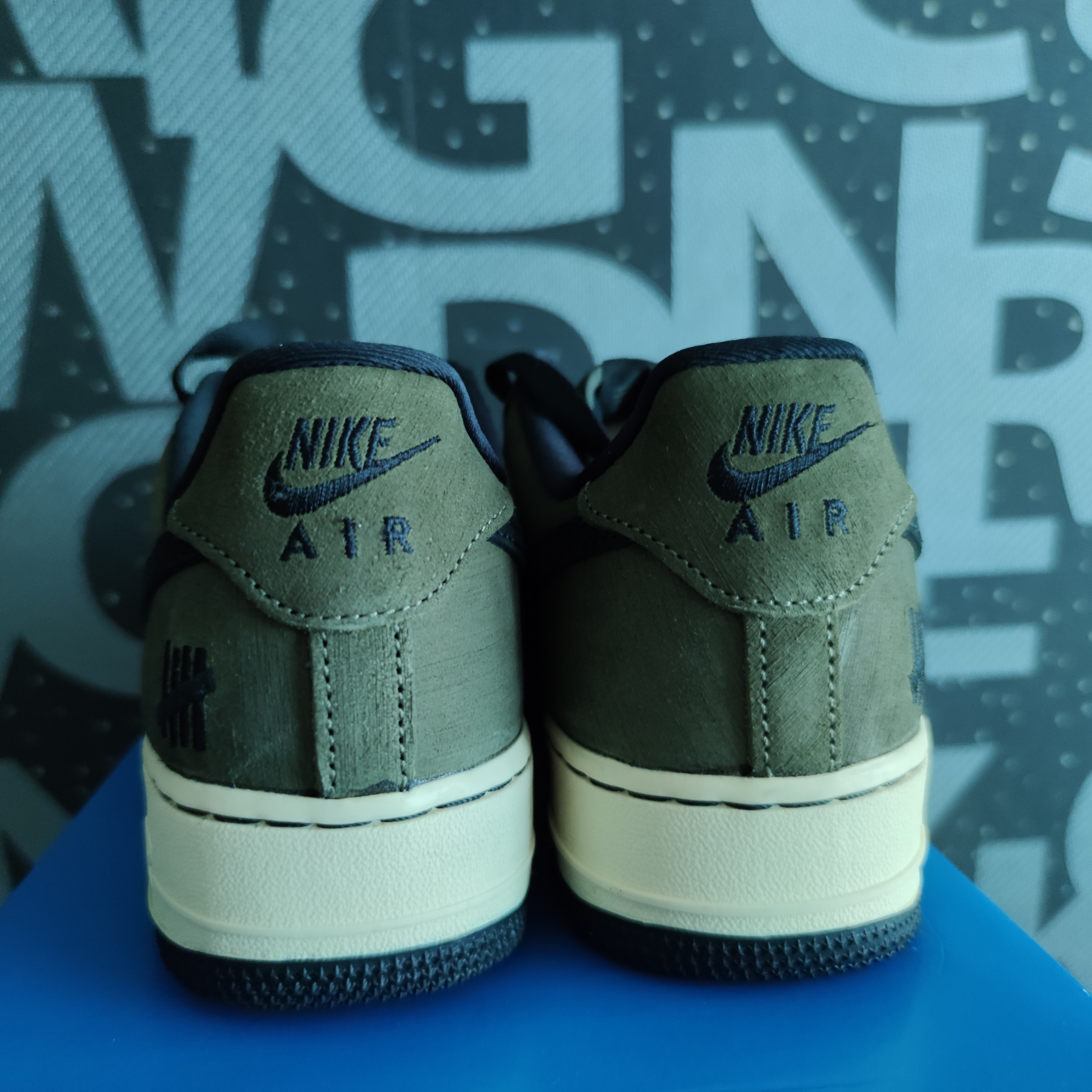 Nike x Undefeated Air Force 1 Low SP Ballistic 착용 스타일 - 5