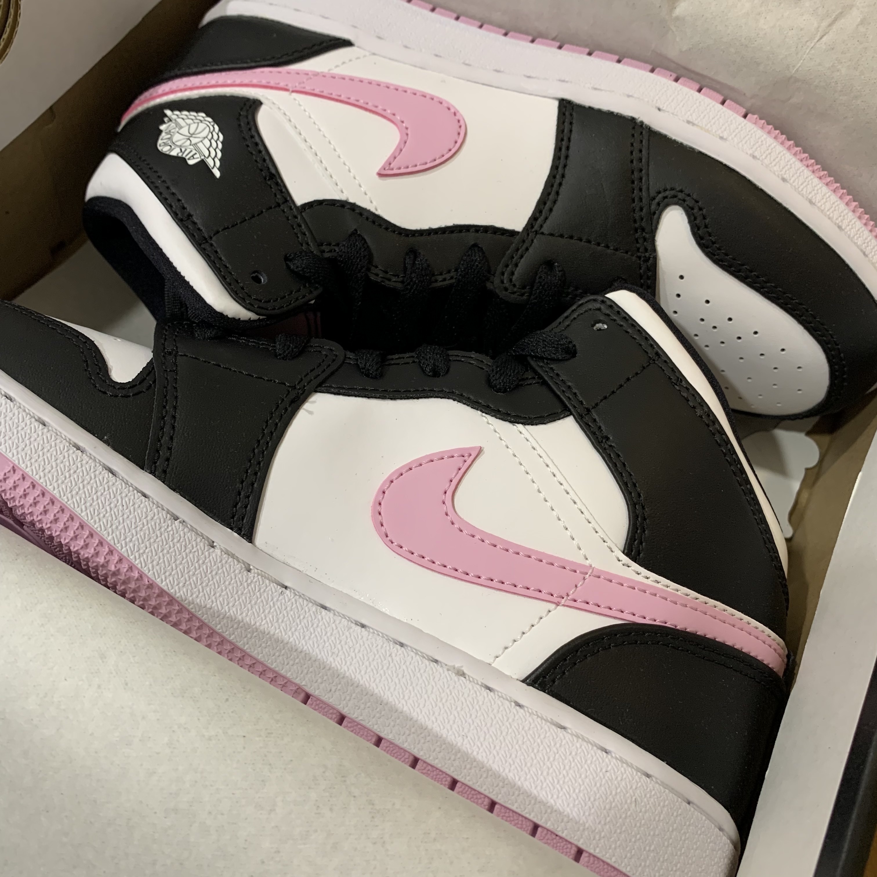(GS) Jordan 1 Mid Light Arctic Pink 착용 스타일 - 2
