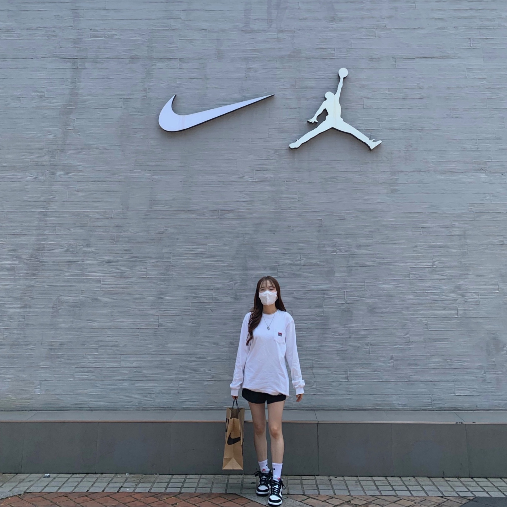 (W) Jordan 1 Low White Wolf Grey 착용 스타일 - 2