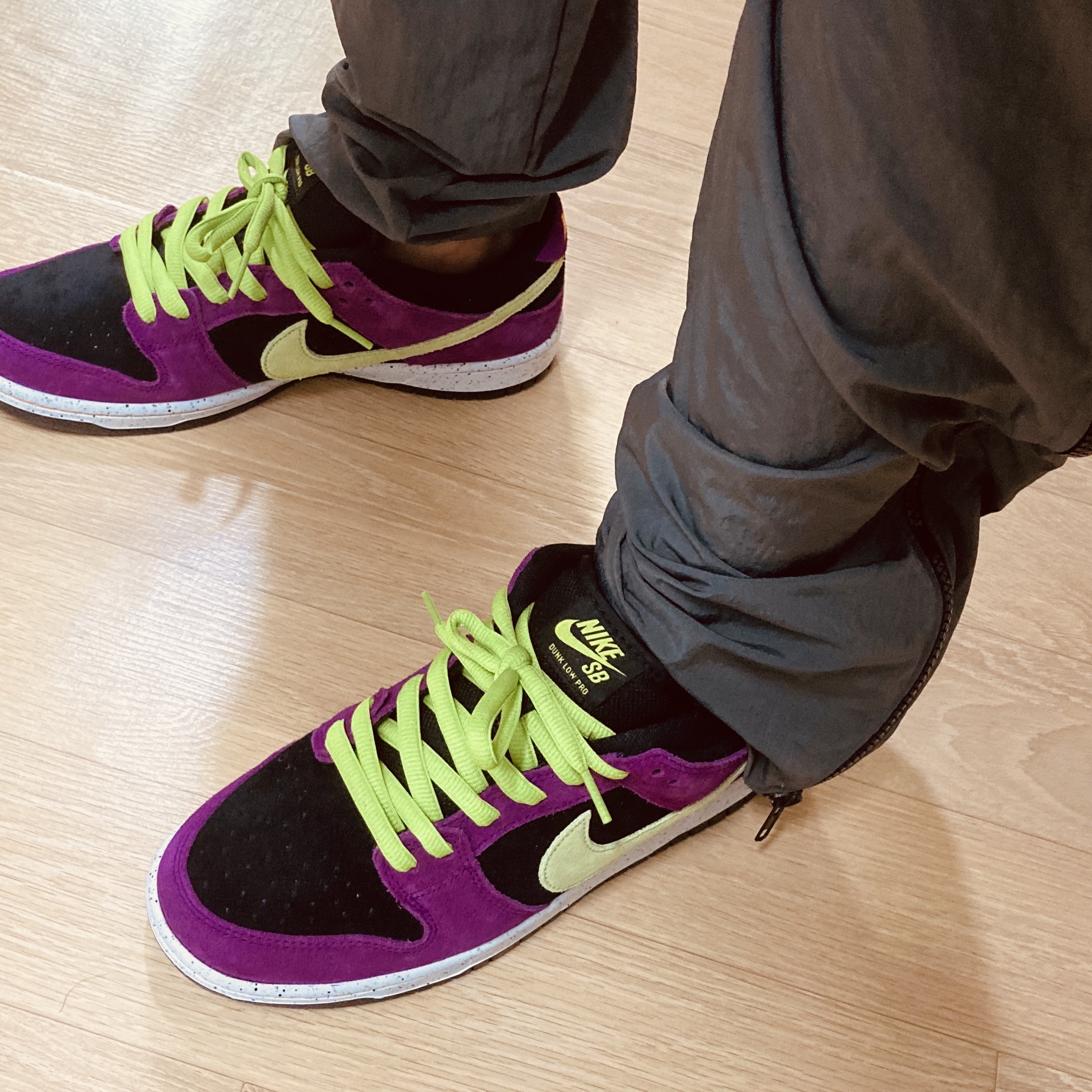 Nike SB Dunk Low Pro Red Plum 착용 스타일 - 3