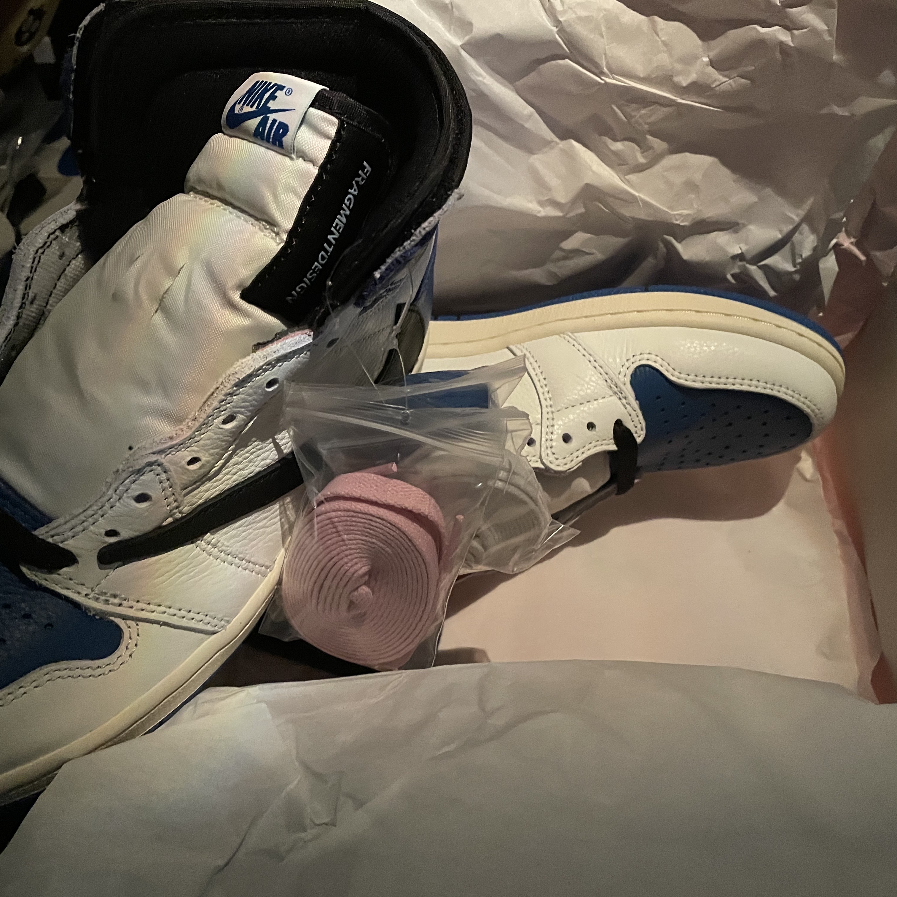 Jordan 1 x Travis Scott x Fragment Retro High OG SP Military Blue 착용 스타일
