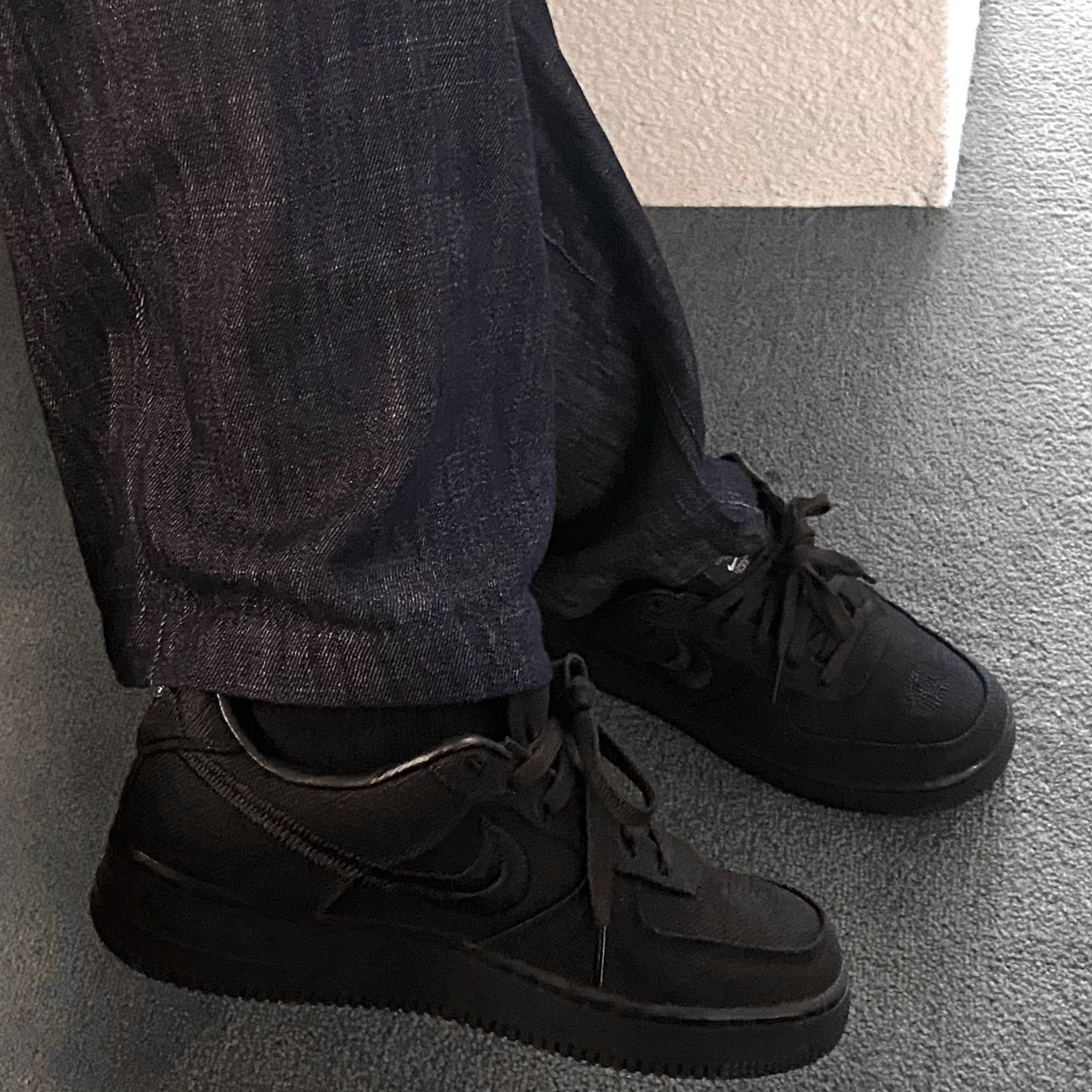 Nike x Stussy Air Force 1 Low Triple Black 착용 스타일 - 5