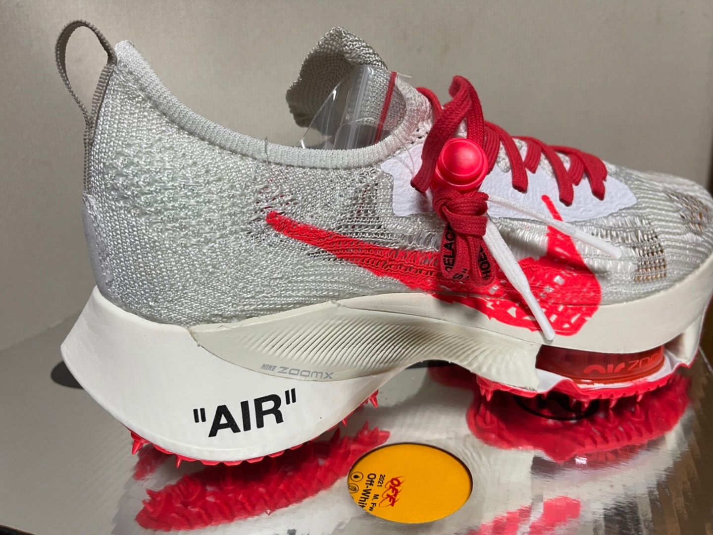 Nike x Off-White Air Zoom Tempo Next% Black, Nike x Off-White Air Zoom Tempo Next% Pink Glow 착용 스타일 - 5