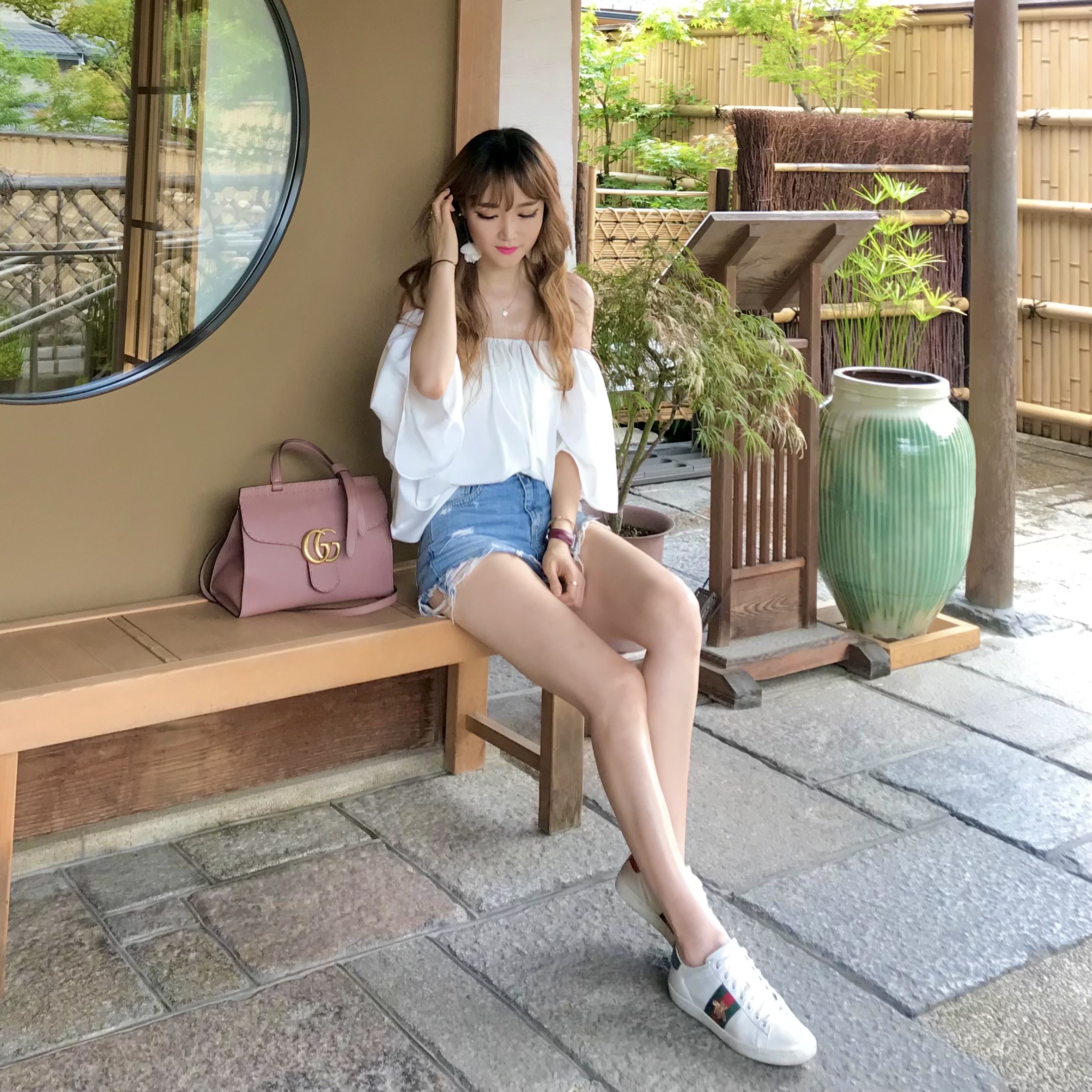 Gucci Ace Embroidered Bee 착용 스타일 - 1