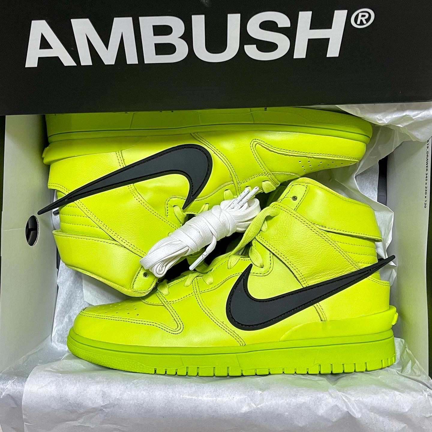 Nike x Ambush Dunk High Flash Lime 착용 스타일 - 3
