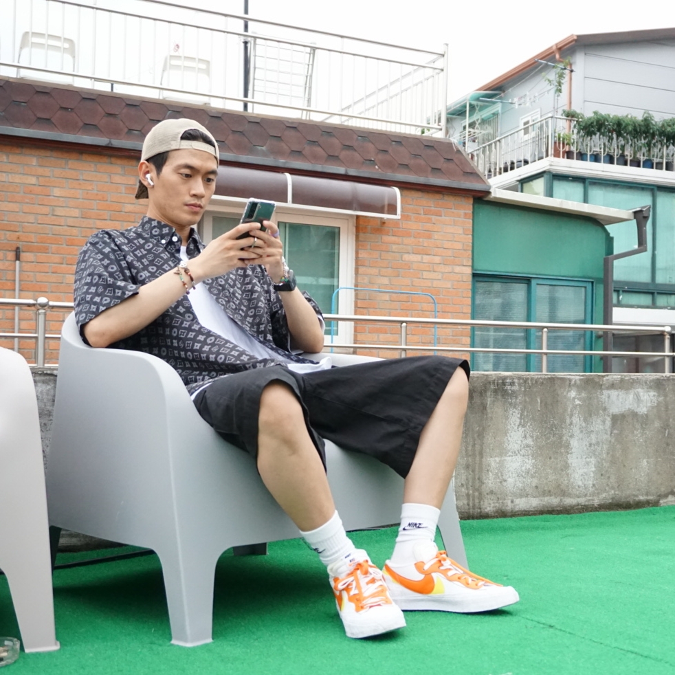 Nike x Sacai Blazer Low Magma Orange 착용 스타일 - 1