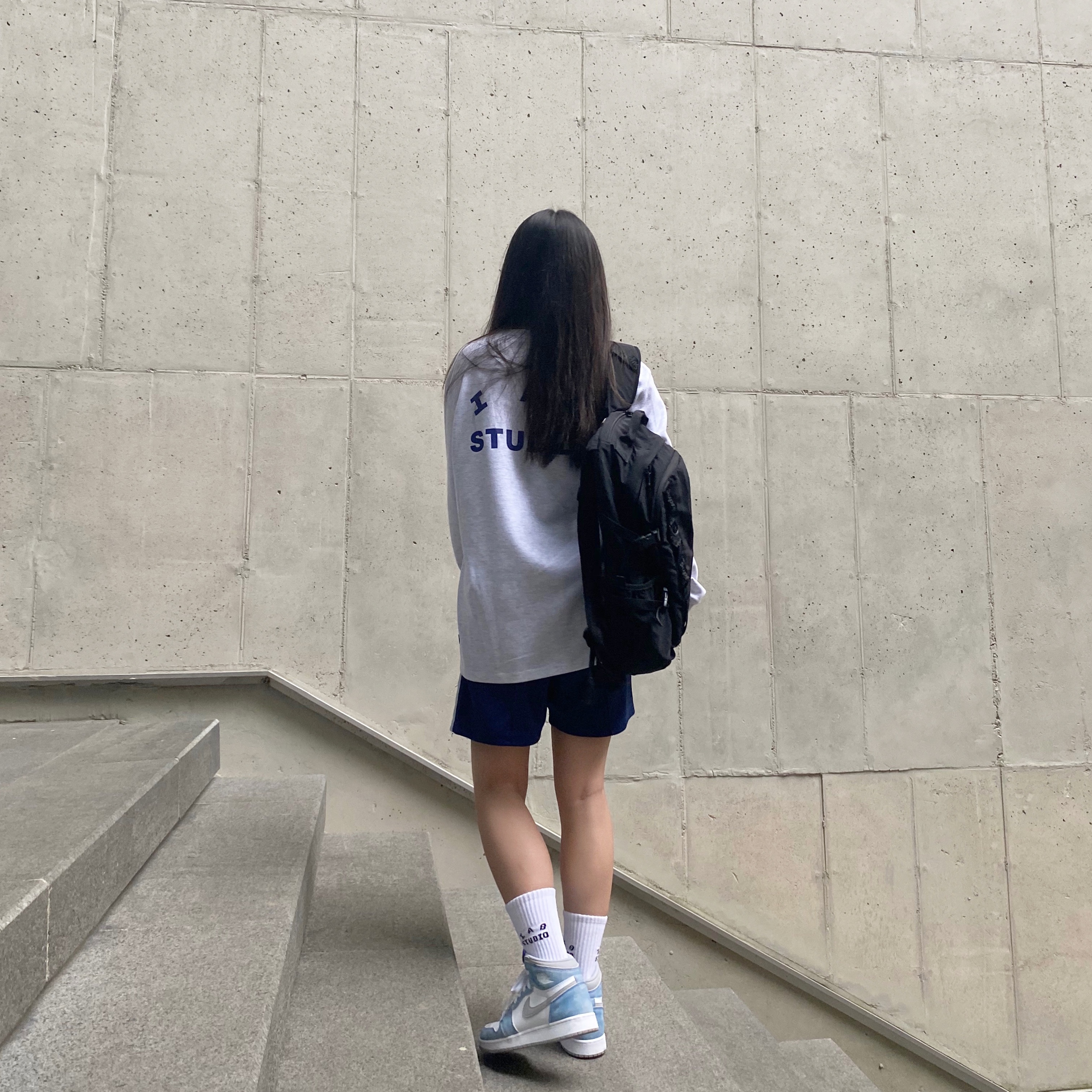 IAB Studio Long Sleeve Light Gray, IAB Studio Track Shorts Navy - 21SS 착용 스타일