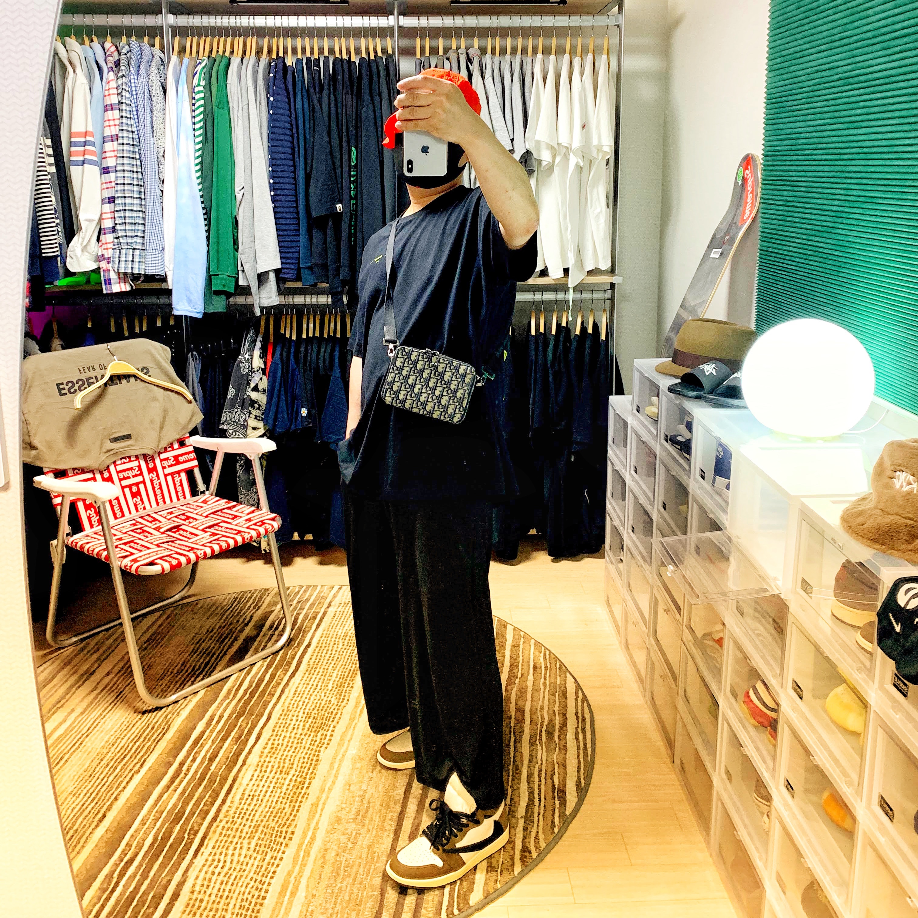 Jordan 1 x Travis Scott Retro High OG SP Mocha, Nike x Stussy Bucket Hat Habanero Red 착용 스타일 - 1