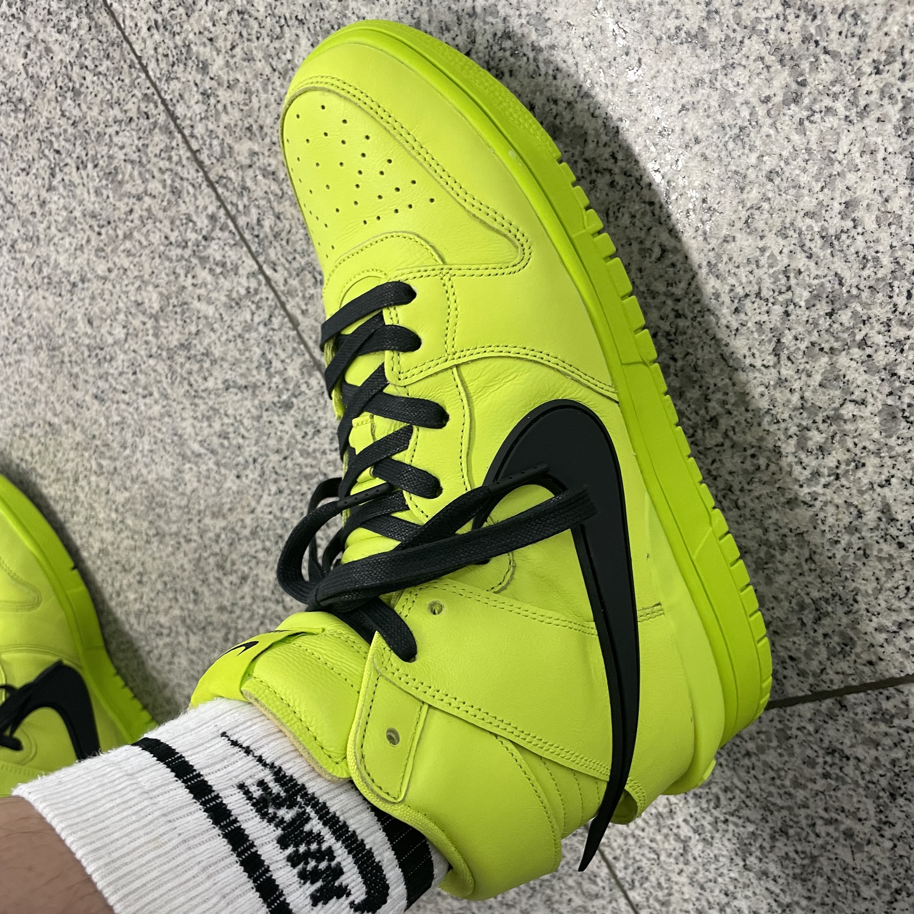 Nike x Ambush Dunk High Flash Lime 착용 스타일