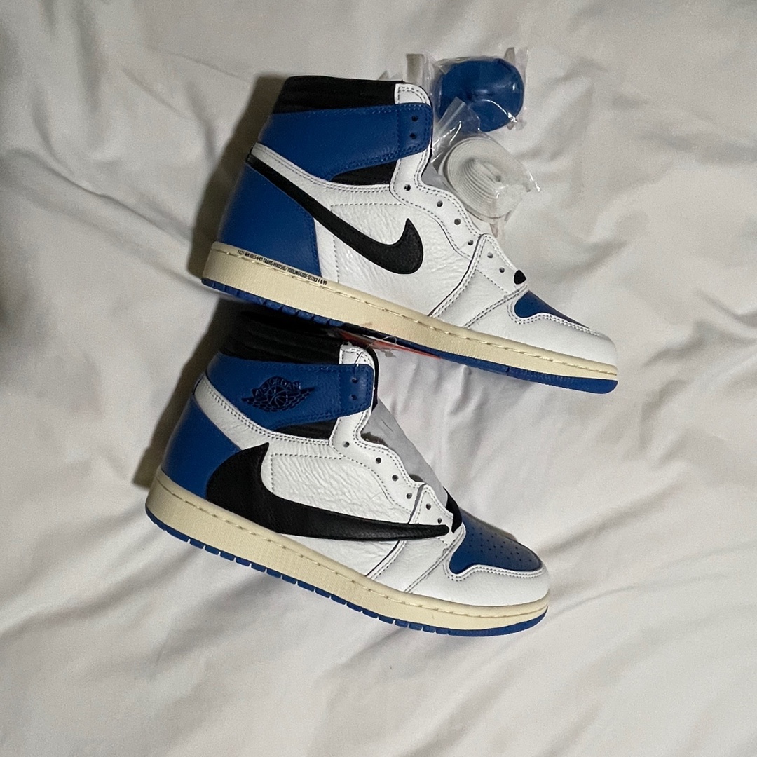 Jordan 1 x Travis Scott x Fragment Retro High OG SP Military Blue 착용 스타일 - 2