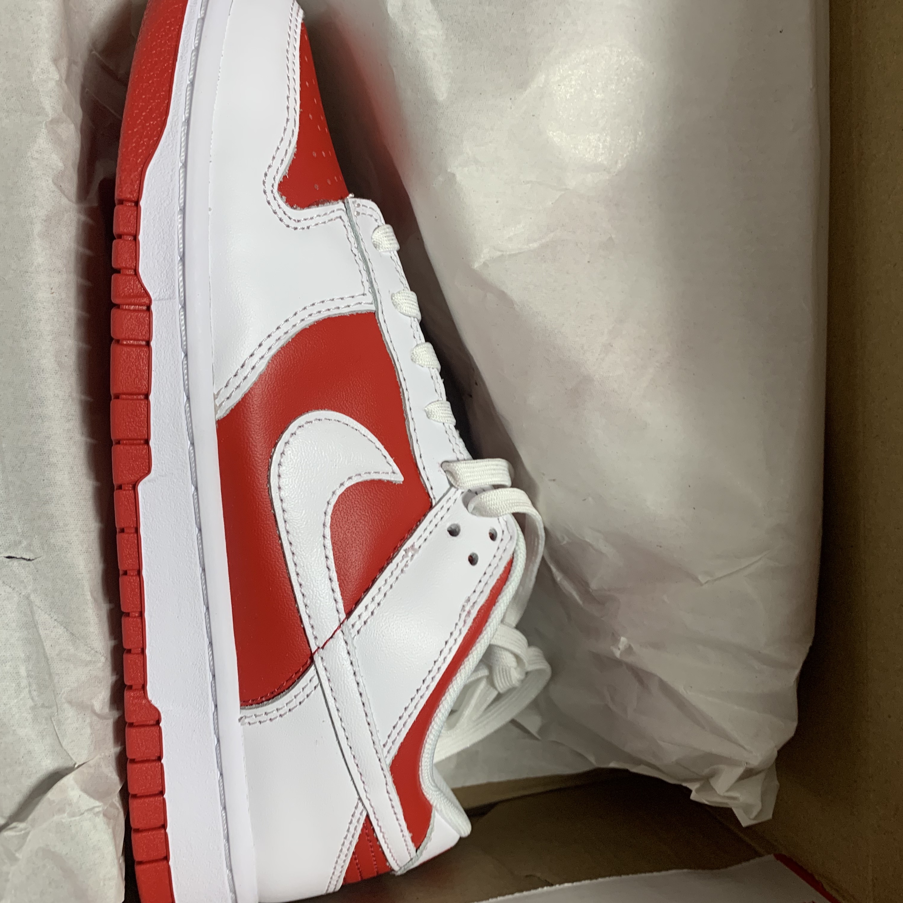 Nike Dunk Low Retro Championship Red 착용 스타일