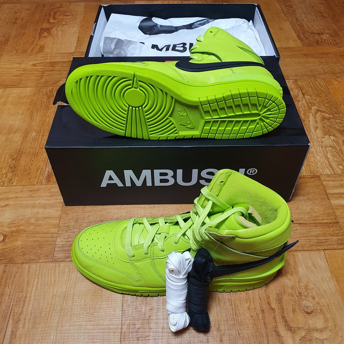 Nike x Ambush Dunk High Flash Lime 착용 스타일 - 3
