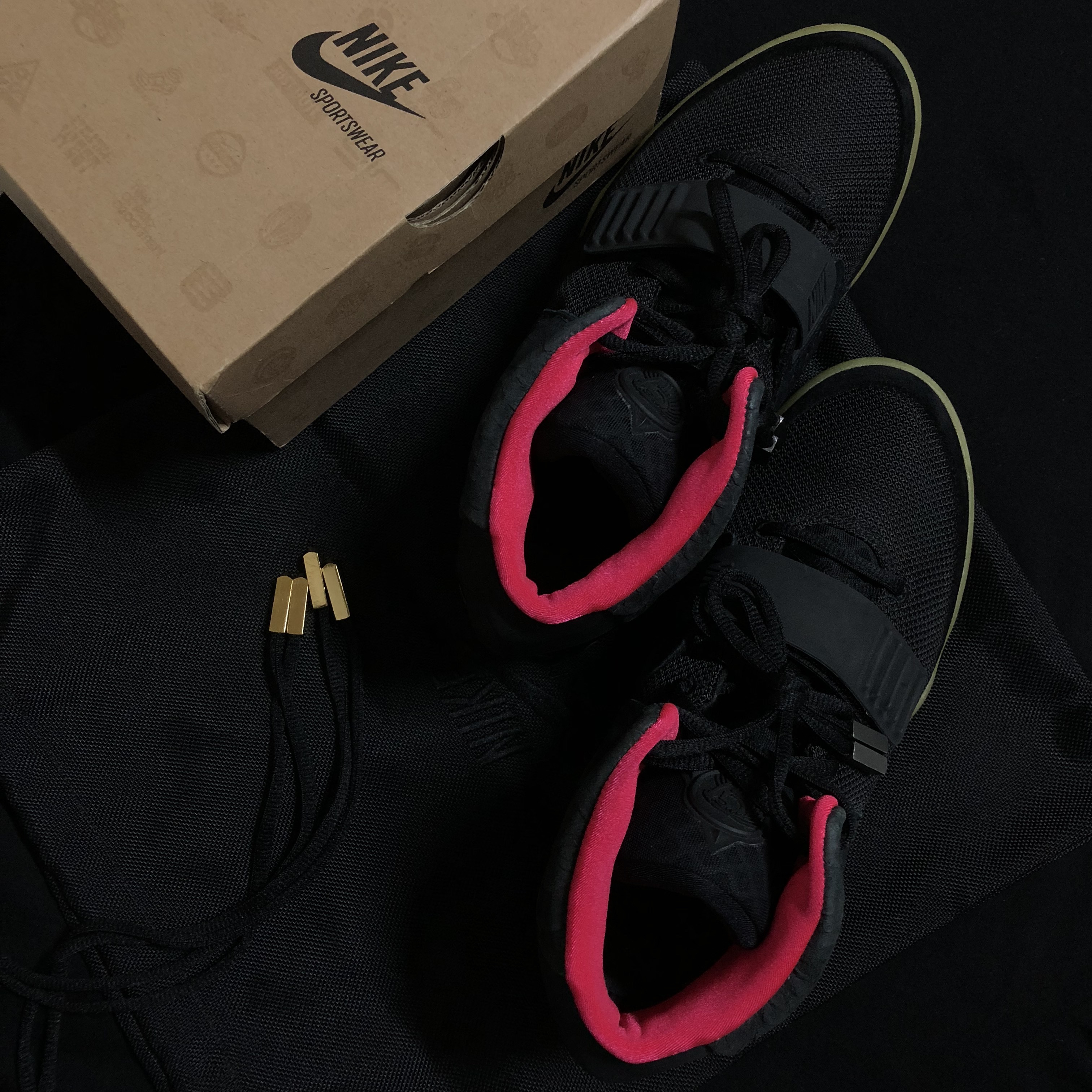 Nike Air Yeezy 2 Solar Red 착용 스타일 - 2