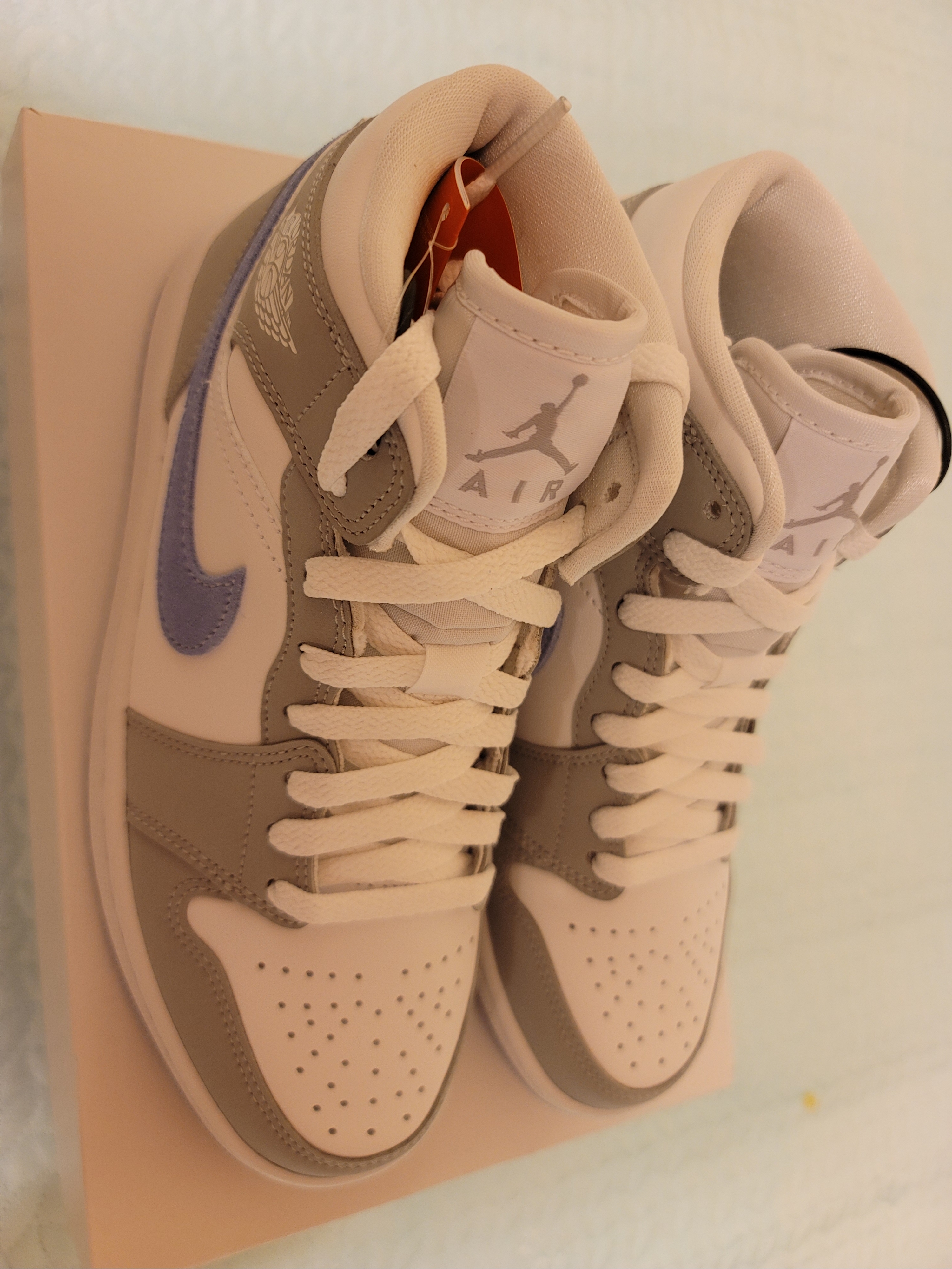 (W) Jordan 1 Mid Wolf Grey 착용 스타일 - 1