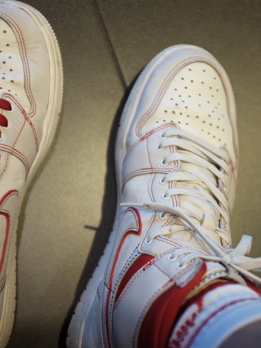 Nike x Stussy Bucket Hat Habanero Red, Jordan 1 Retro High Phantom Gym Red 착용 스타일 - 2