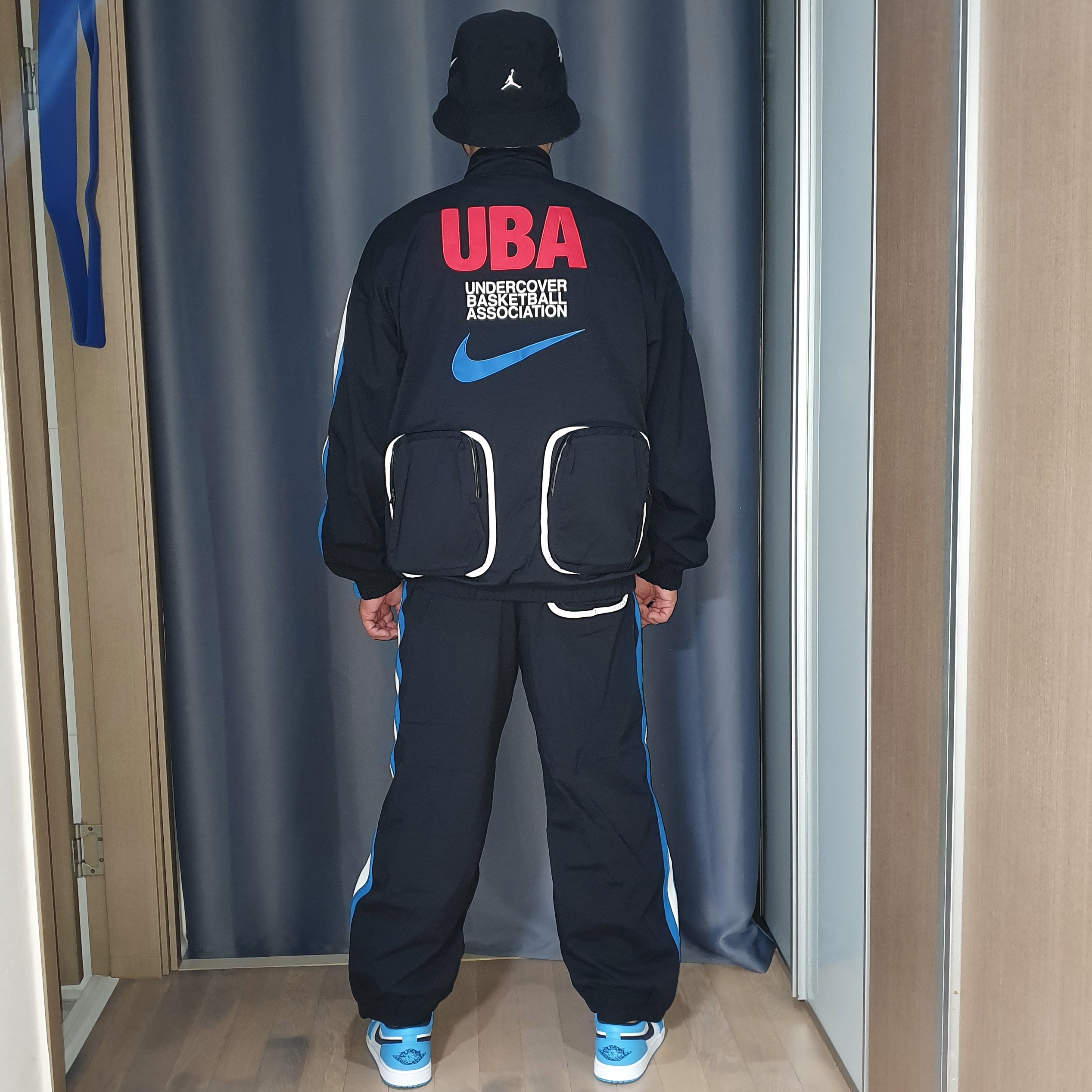 Nike x Undercover NRG Track Suit Black - Asia, Jordan Zion Reversible Bucket Hat Black 착용 스타일 - 2