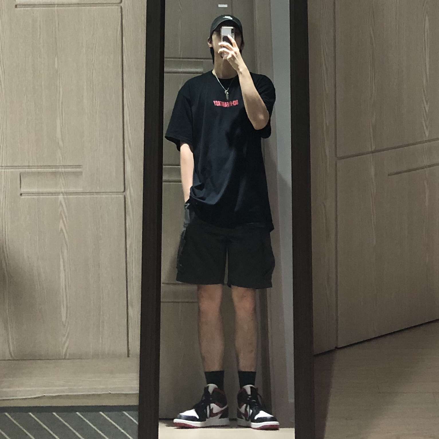 Jordan 1 Mid Gym Red Black White 착용 스타일