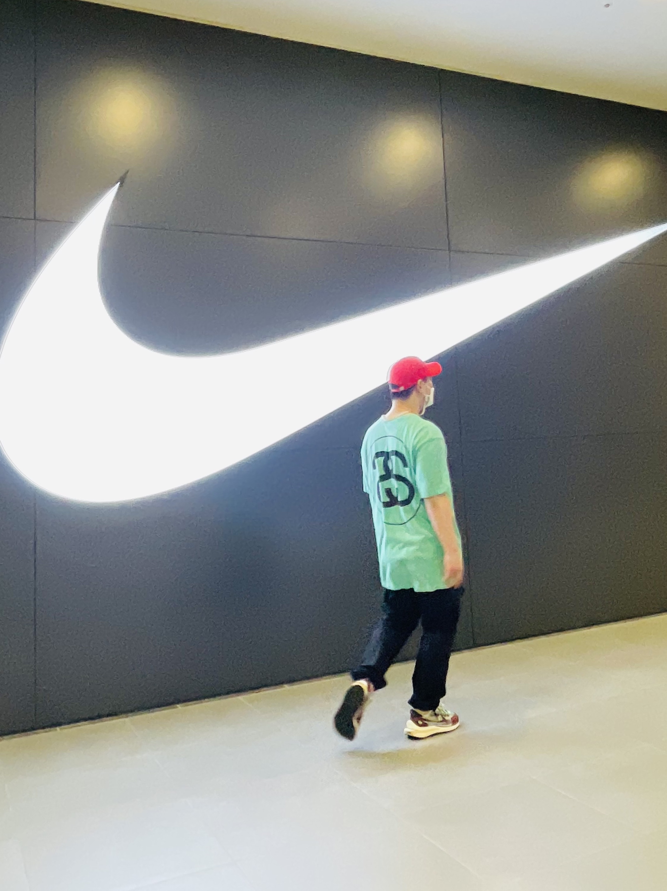 Stussy Big Link T-Shirt Green, Nike x Sacai VaporWaffle String & Black Villain Red 착용 스타일 - 1