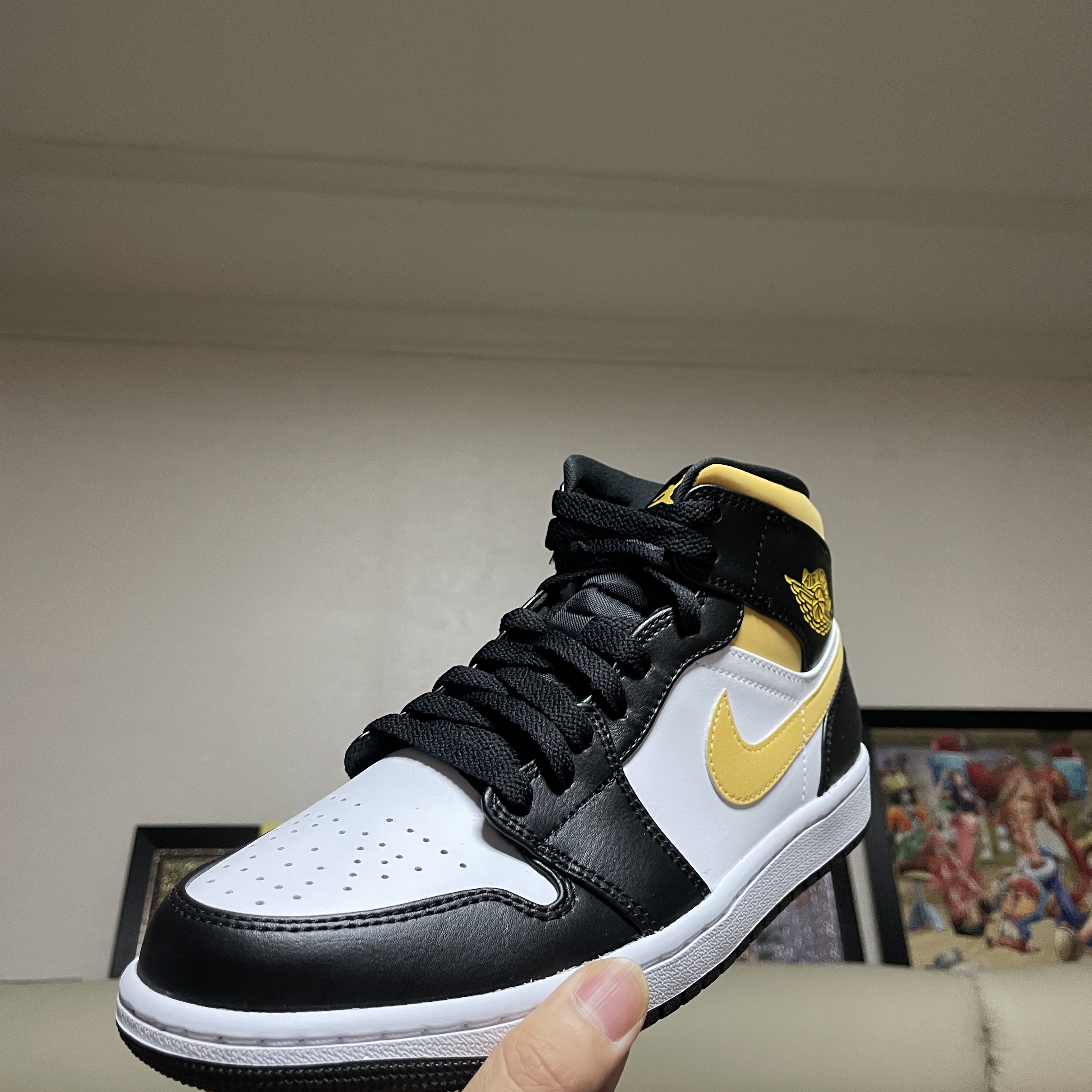 Jordan 1 Mid Pollen 착용 스타일 - 3