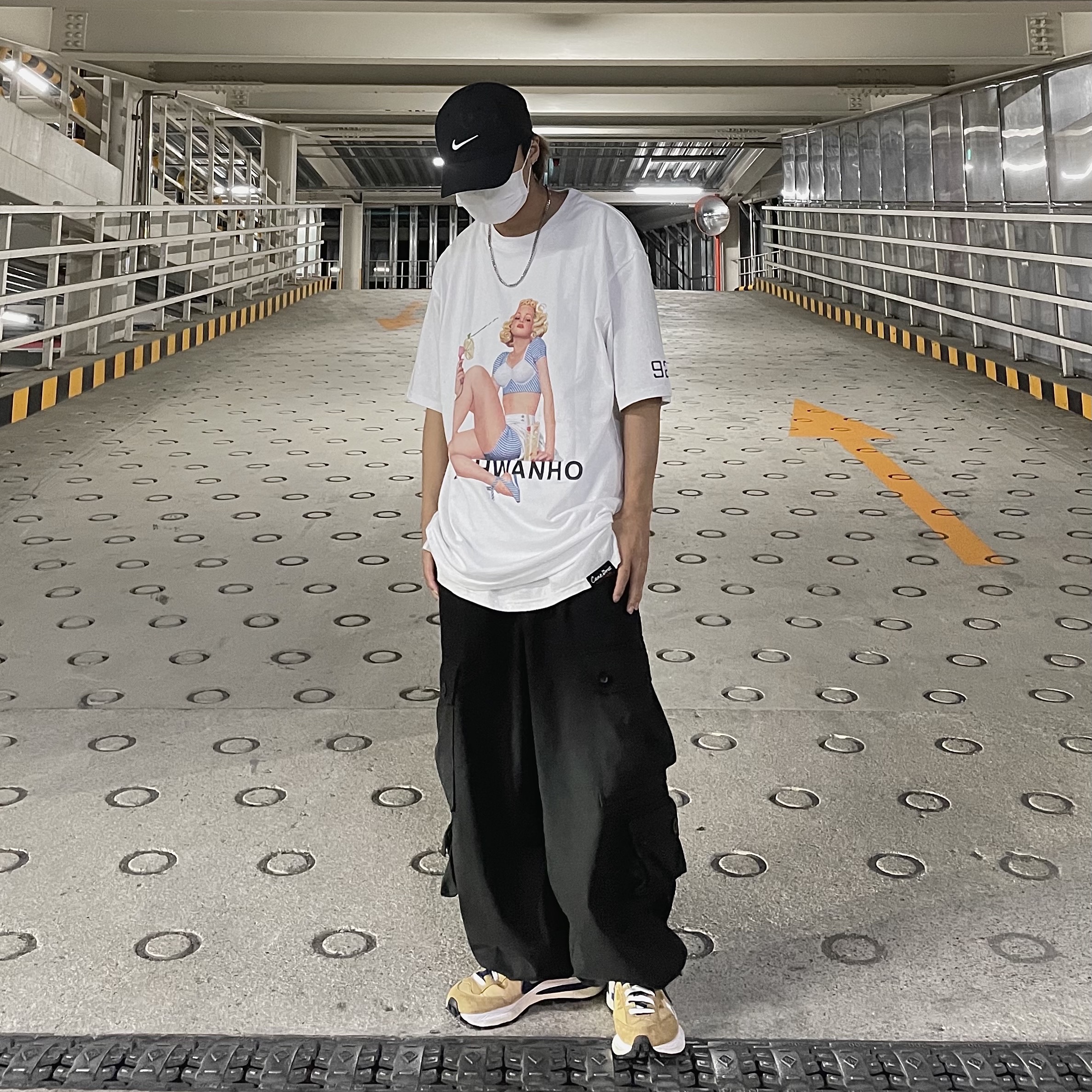 Nike x Sacai VaporWaffle Sesame and Blue Void 착용 스타일