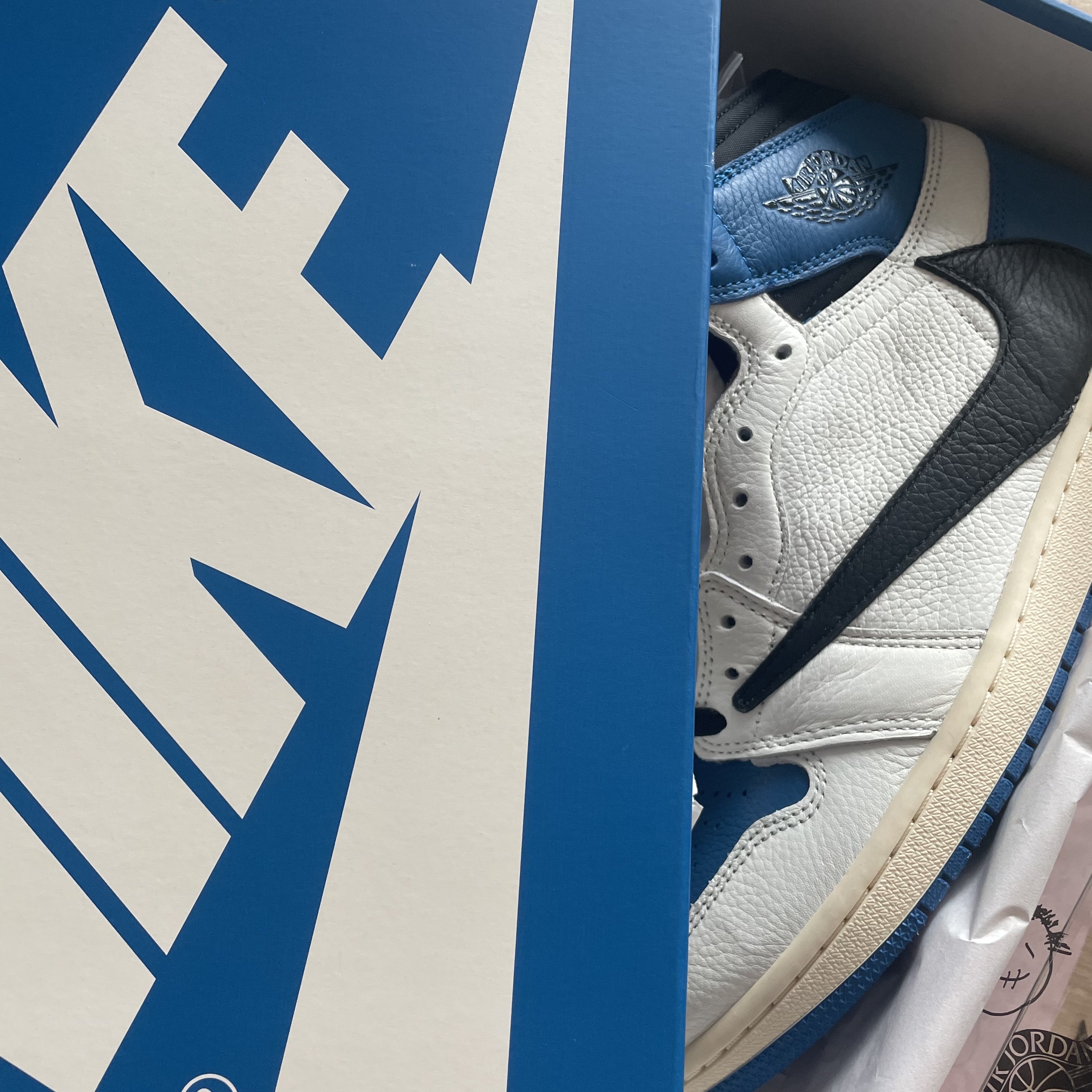 Jordan 1 x Travis Scott x Fragment Retro High OG SP Military Blue 착용 스타일